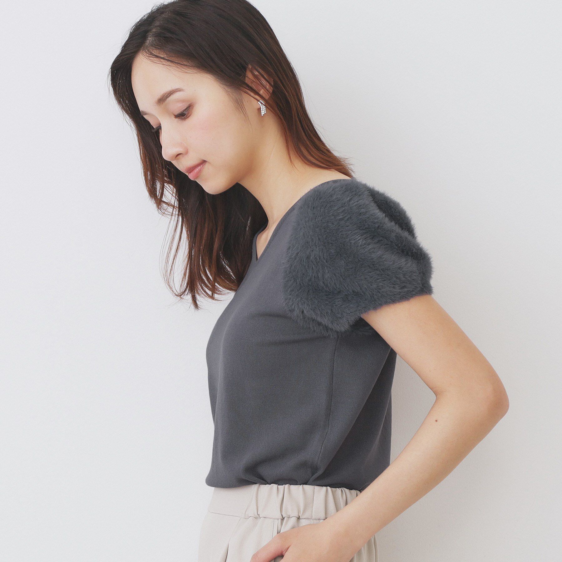 index「《6色展開》フェザーパフスリーブVネックニット【洗濯機洗い可】」|ニット・セーター|