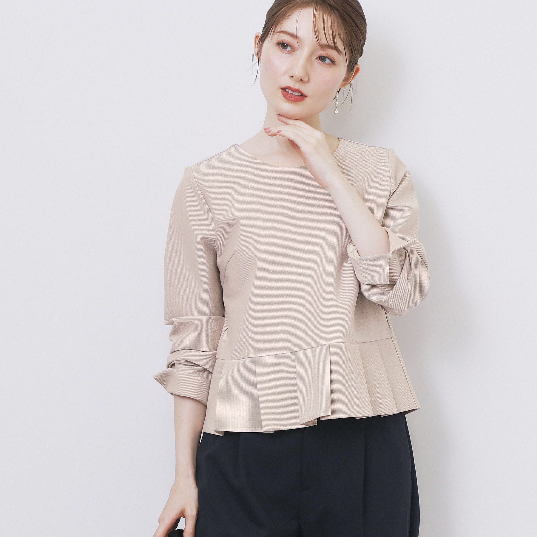 index「ストレッチペプラムラメトップス【洗濯機OK/防シワ/抗ピル】《S～3L》」|Tシャツ・カットソー|グレージュ(050)