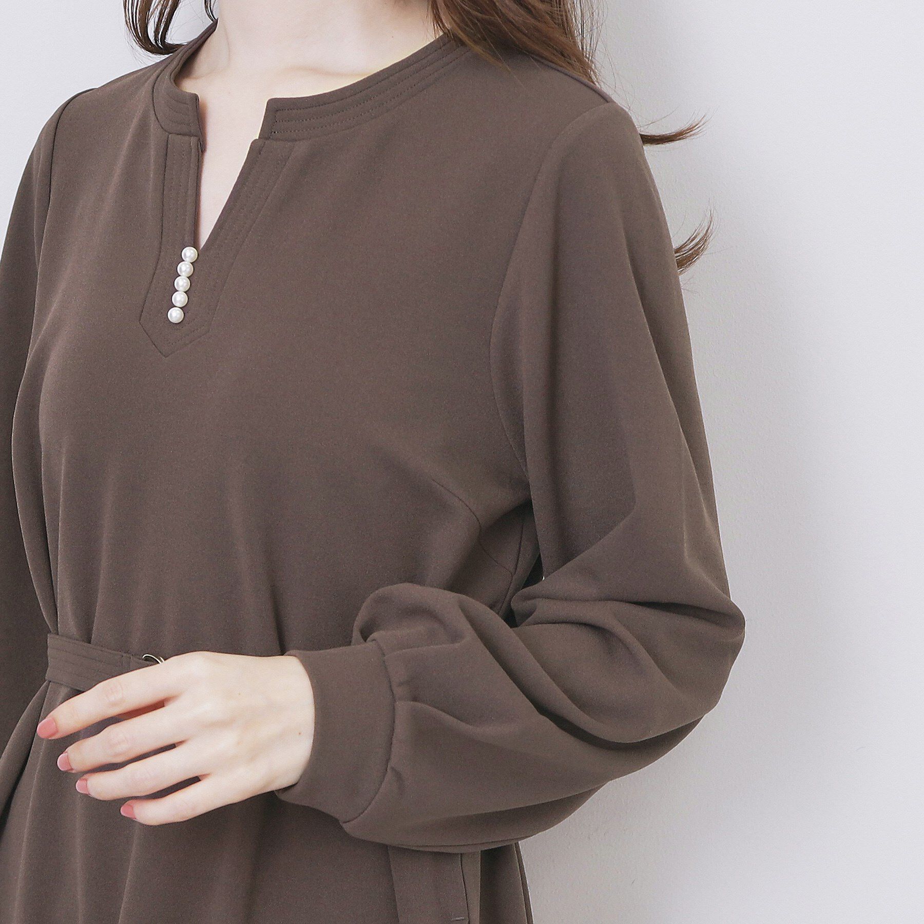 index「パール調ボタン付きキーネックワンピース【洗濯機OK】《S～3L》」|ワンピース|