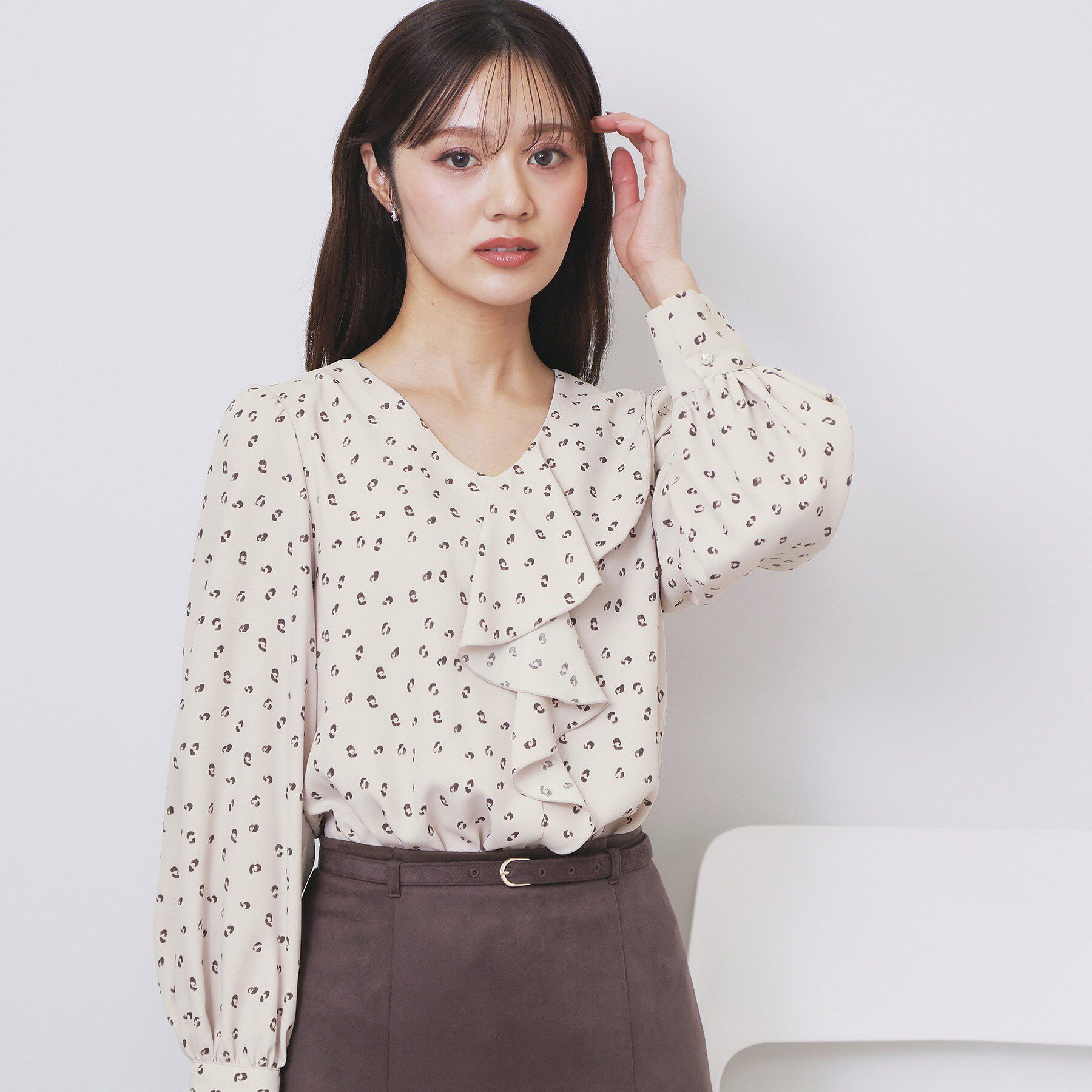 index「Vネックフリルブラウス【洗濯機OK/イージーアイロン】」|シャツ・ブラウス|