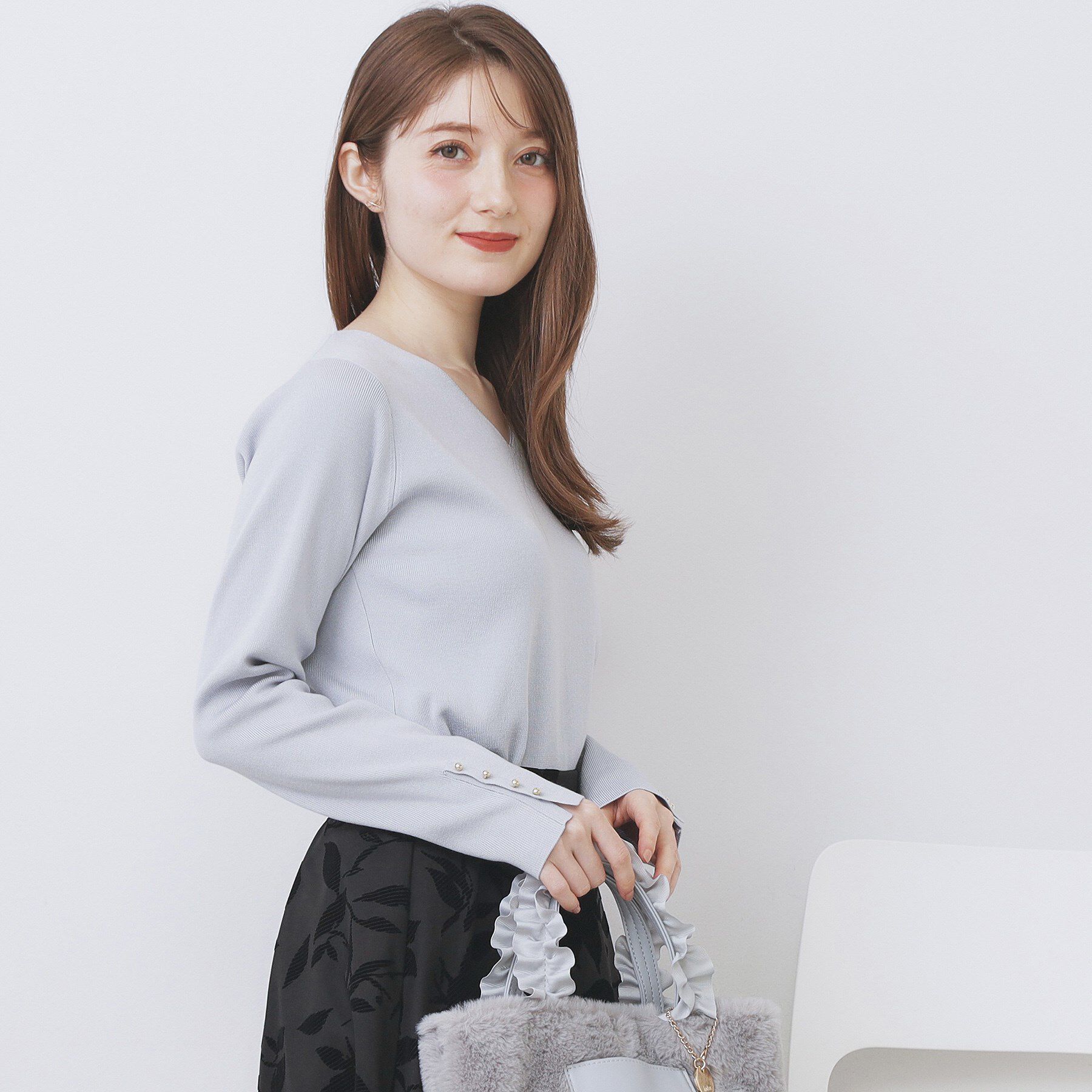 index「ゴールドボタンVネックニット【洗濯機OK】《6col》」|ニット・セーター|サックスブルー(09