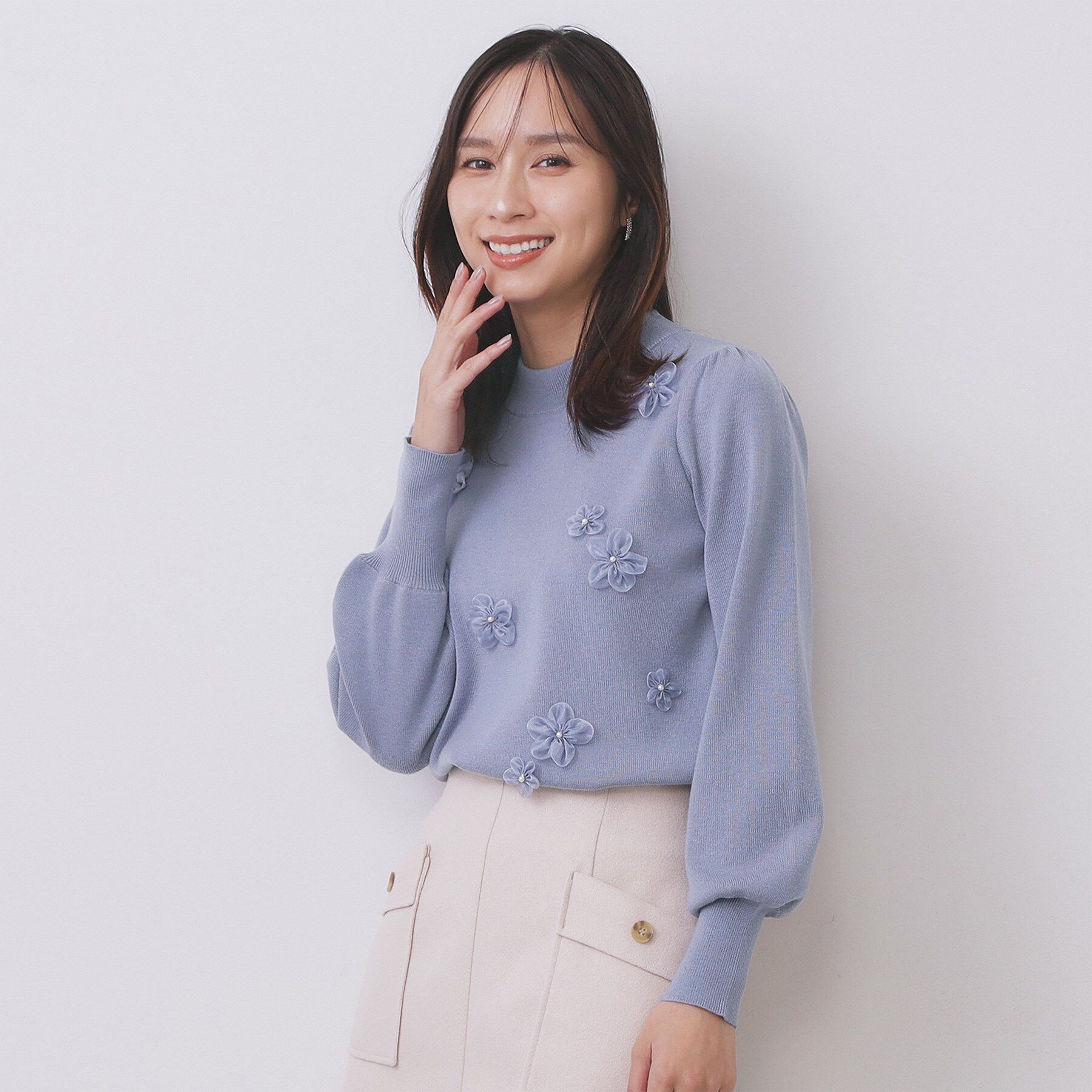 index「フラワーモチーフハイネックニット【洗える】」|ニット・セーター|ブルー(091)