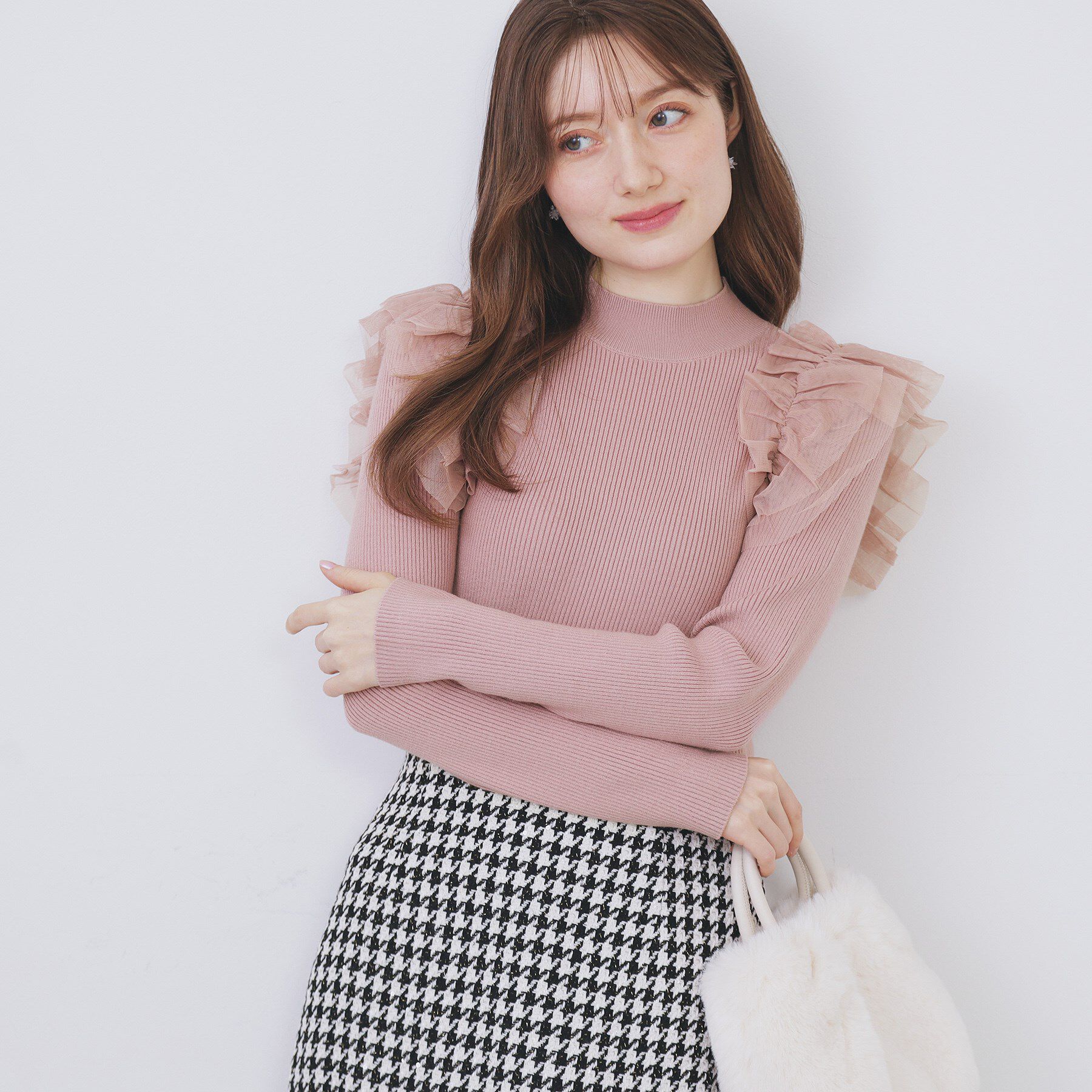 index「ショルダーチュールフリルハイネックニット【洗濯機OK/抗ピル】」|ニット・セーター|ピンク(071)