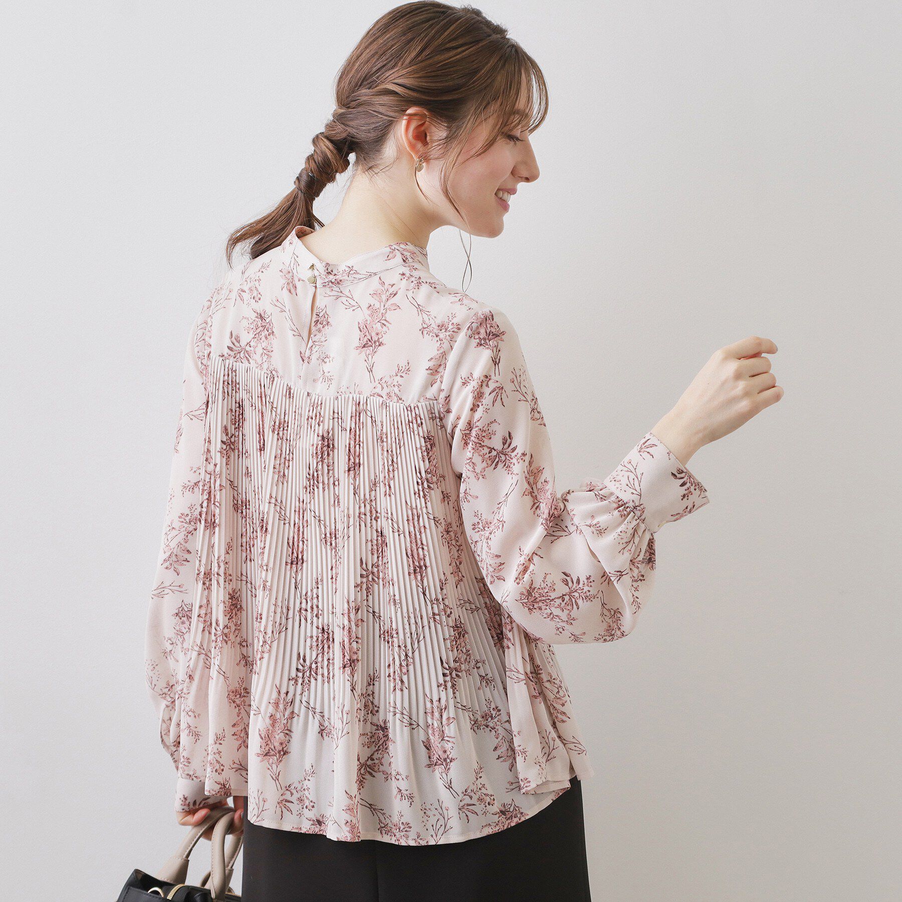 index「エアリープリーツスタンドカラーブラウス【洗濯機OK/イージーアイロン/防シワ】《5col》」|シャツ・ブラウス|