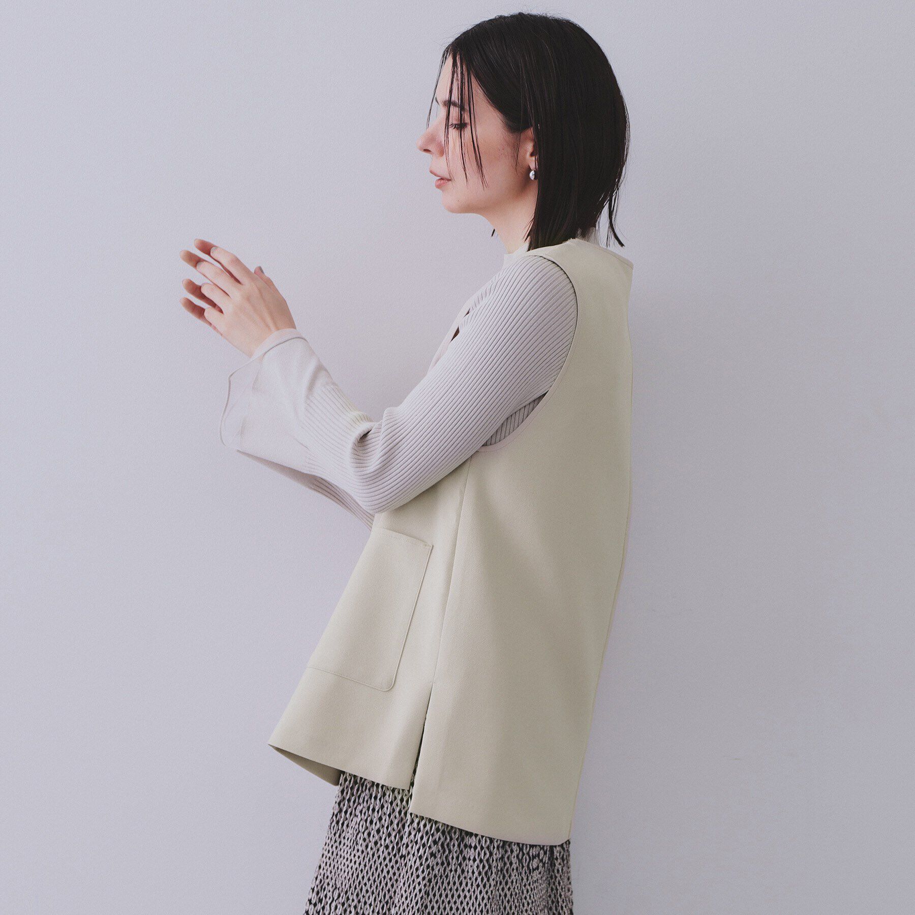 OPAQUE.CLIP「Vネックプルオーバーベスト【洗濯機洗い可】」|ベスト・ジレ|ライトベージュ(05