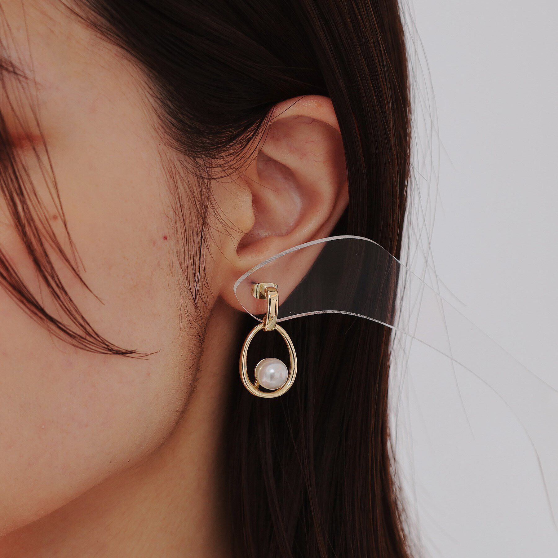 OPAQUE.CLIP「メタルオーバル&times;フェイクパールピアス」|ピアス|