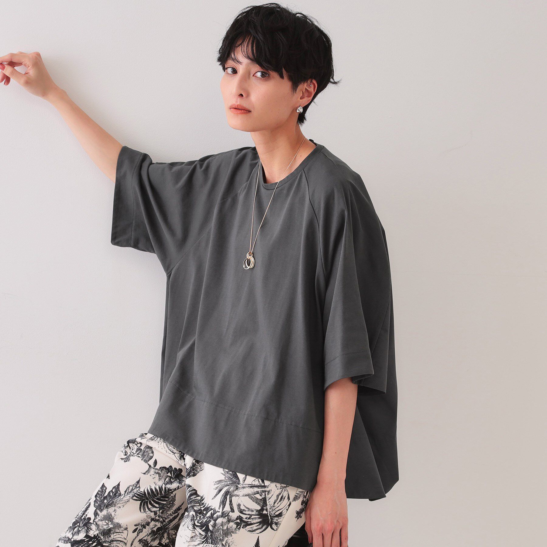 OPAQUE.CLIP「バックフハクドッキングAラインカットソー【洗濯機洗い可】」|Tシャツ・カットソー|チャコールグレー(0