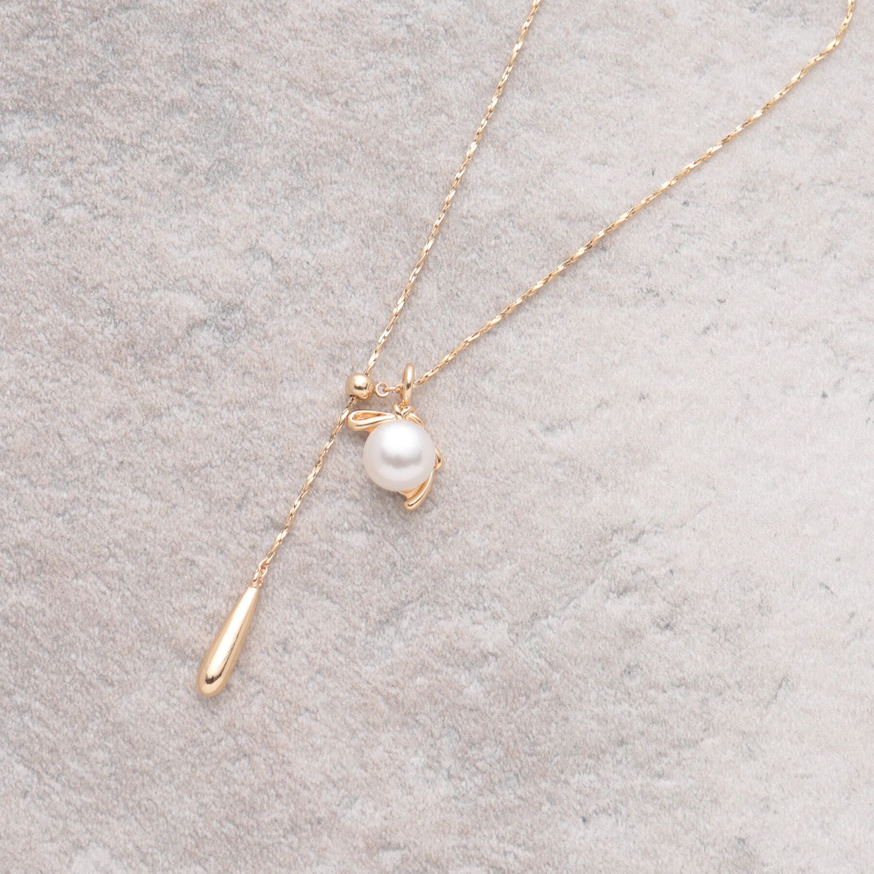 OPAQUE.CLIP「フェイクパール&times;変形リボン風メタルネックレス」|ネックレス|