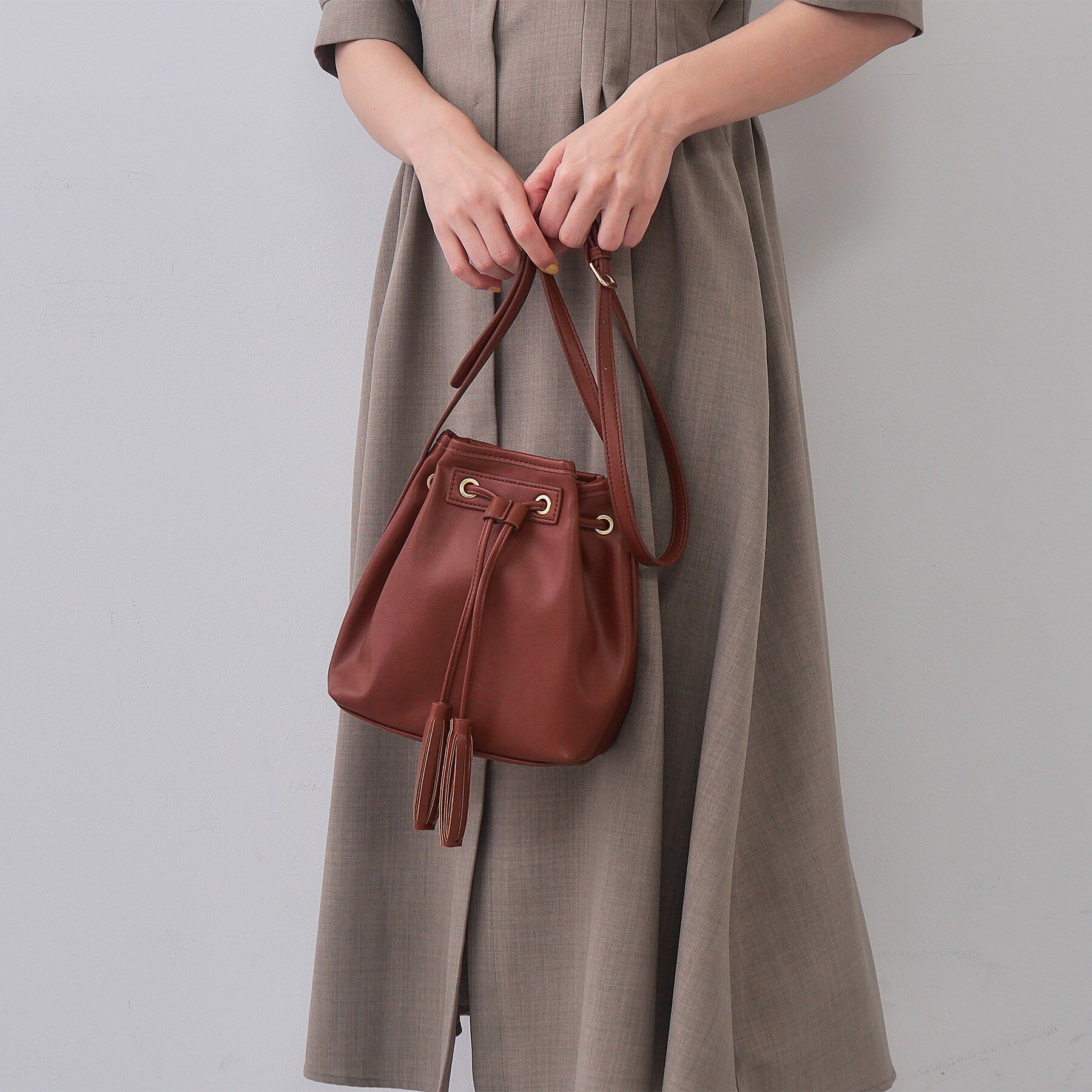 OPAQUE.CLIP「タッセル巾着デザインミニショルダーバッグ」|ショルダー・メッセンジャー|オレンジ(069)