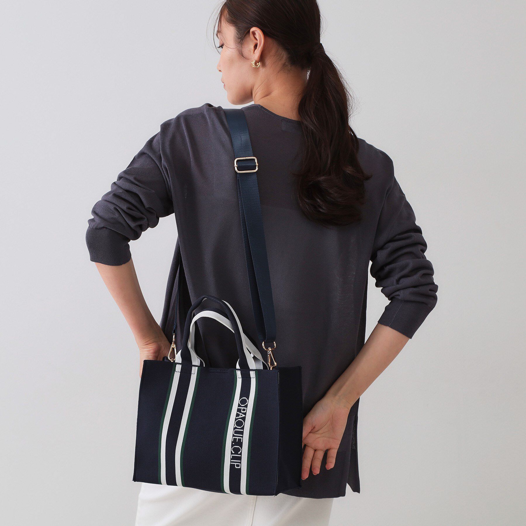 OPAQUE.CLIP「【2WAY】ラインハンドルスクエアニットミドルトートバッグ」|トートバッグ|ネイビー(094)