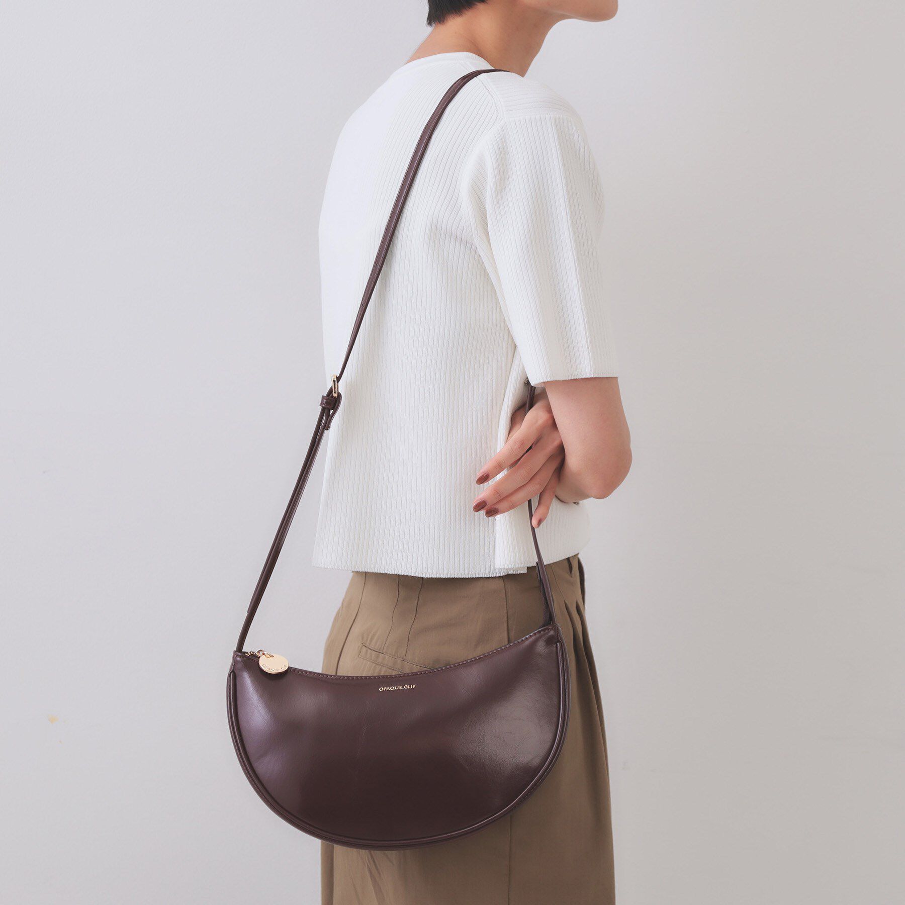 OPAQUE.CLIP「【軽量】オイル調合皮ムーンショルダーバッグ」|ショルダー・メッセンジャー|ブラウン(044)