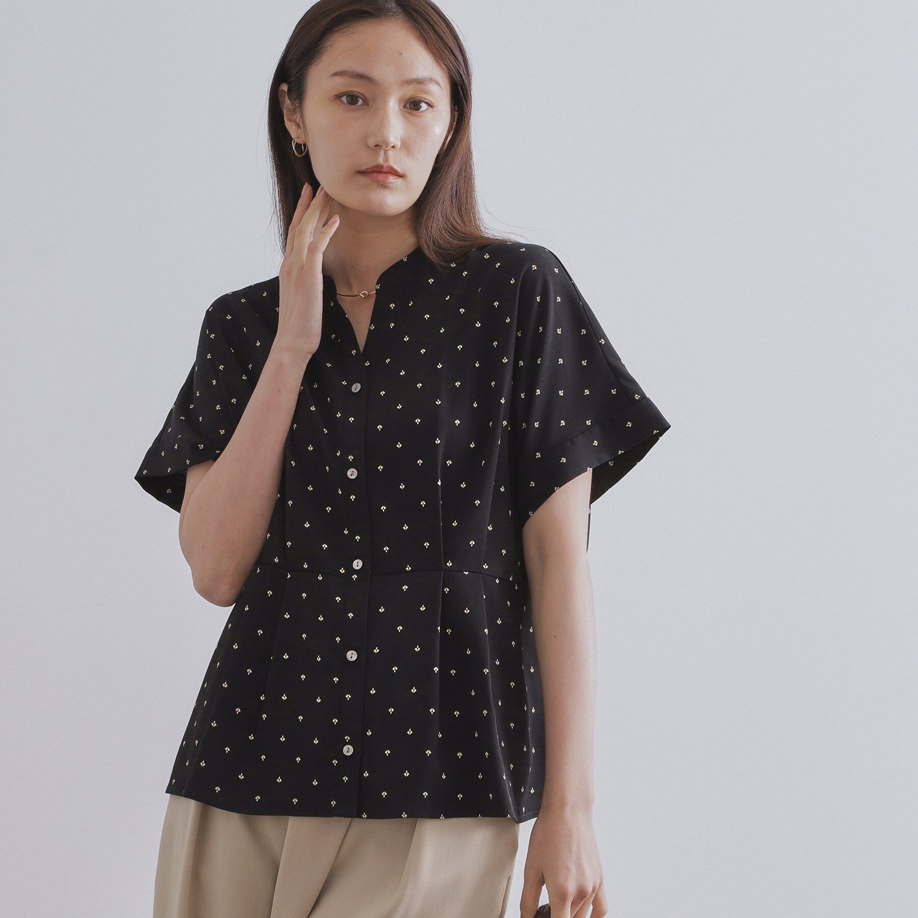 OPAQUE.CLIP「プリントペプラムブラウス【洗濯機洗い可】」|シャツ・ブラウス|ブラック(119)
