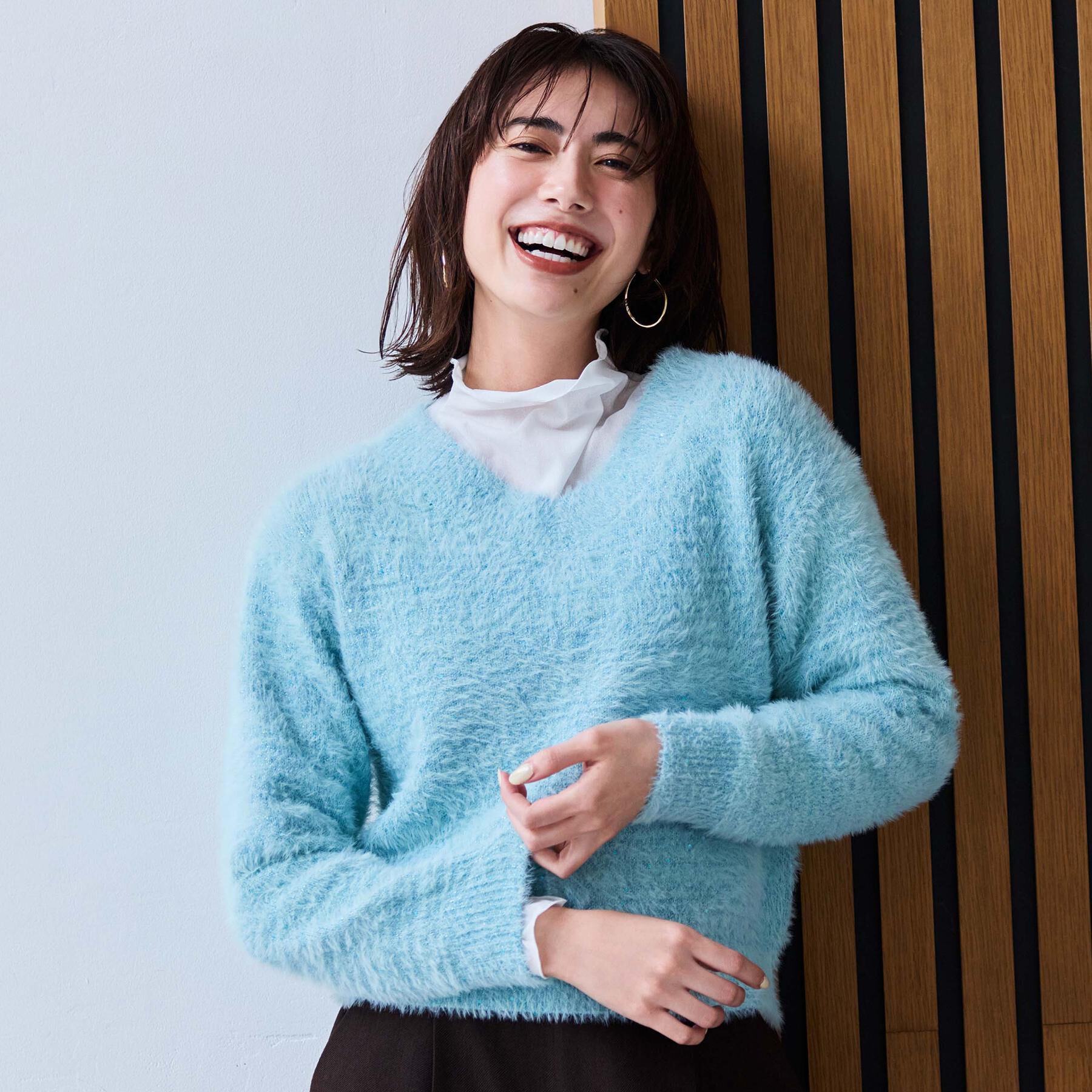 OPAQUE.CLIP「スパンコールフェザーVネックニット【洗濯機OK】」|ニット・セーター|