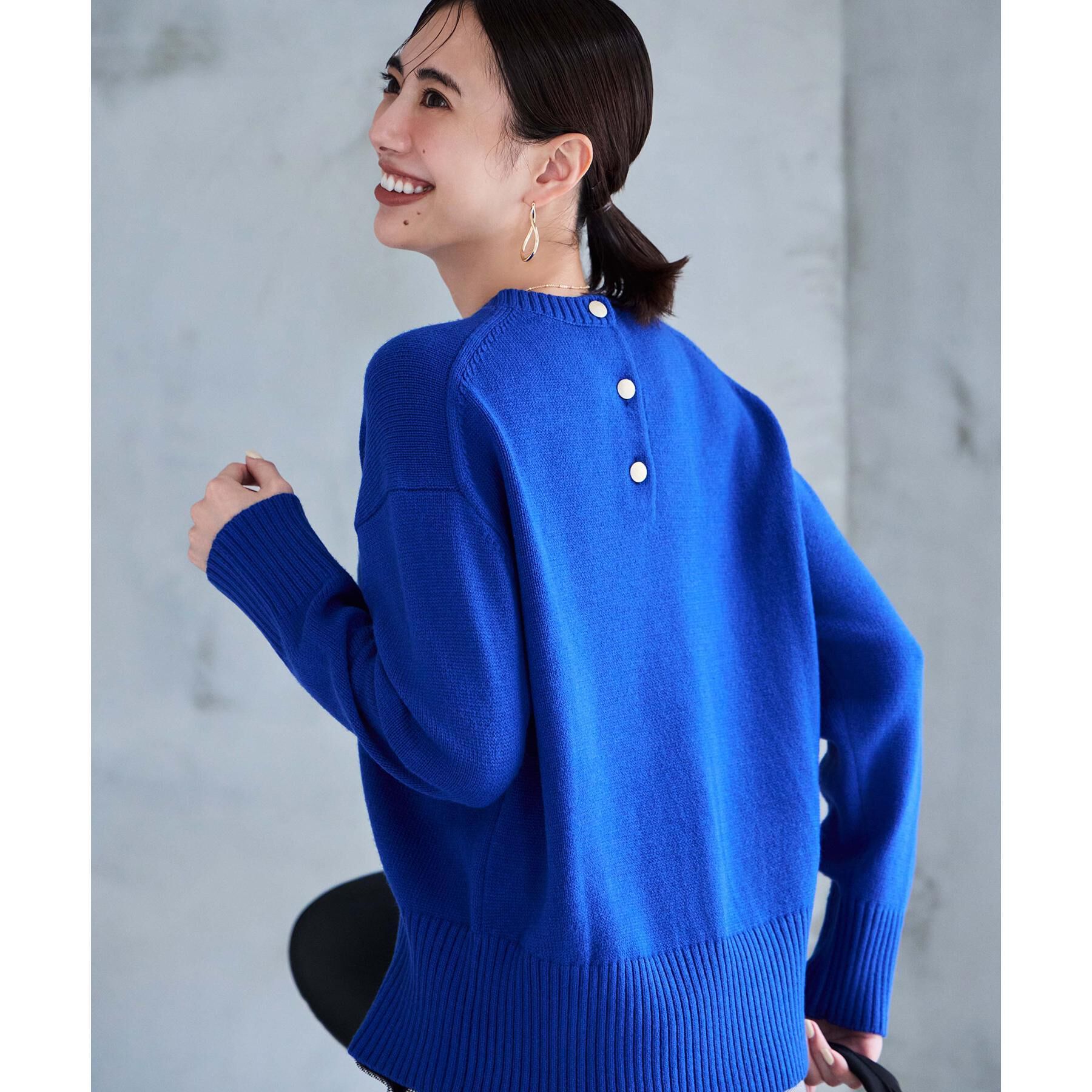 OPAQUE.CLIP「バックボタンリラクシーニット【洗濯機OK】」|ニット・セーター|ブルー(093)