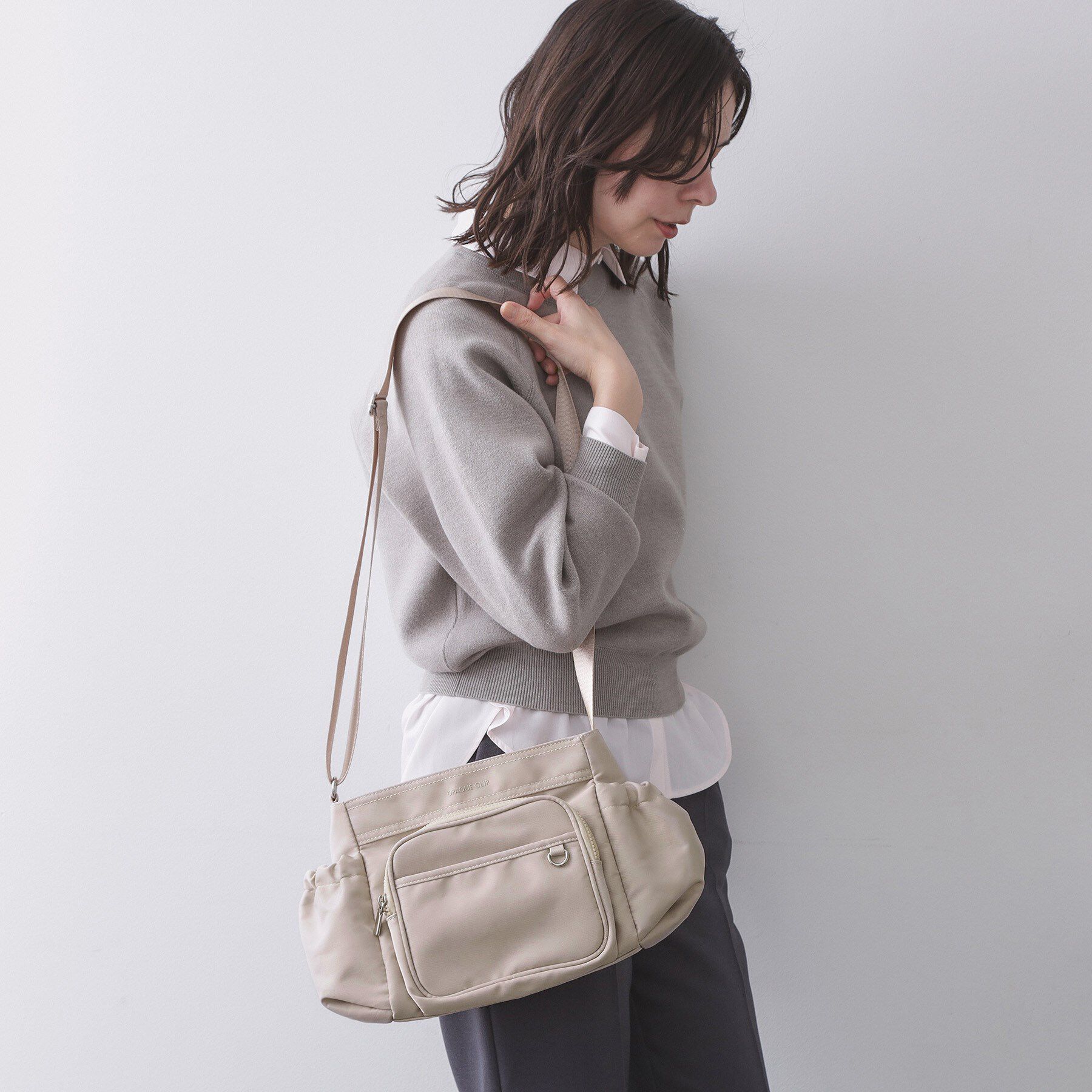 OPAQUE.CLIP「フロントポケット3層デザインショルダーバッグ【マルチポケット】」|ショルダー・メッセンジャー|