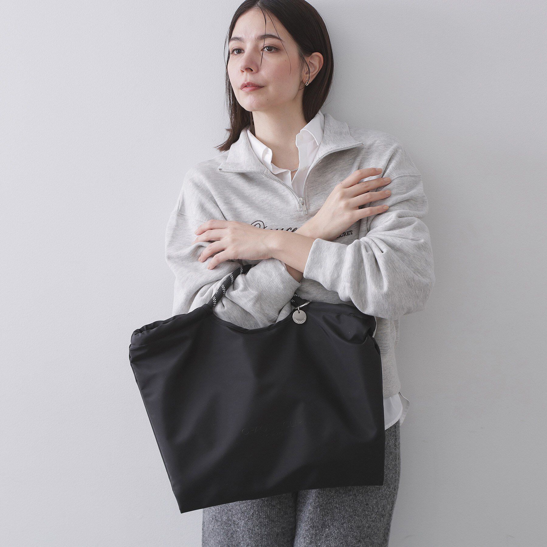 OPAQUE.CLIP「ロープハンドルドロストミドルトートバッグ【軽量／A4サイズ対応】」|トートバッグ|