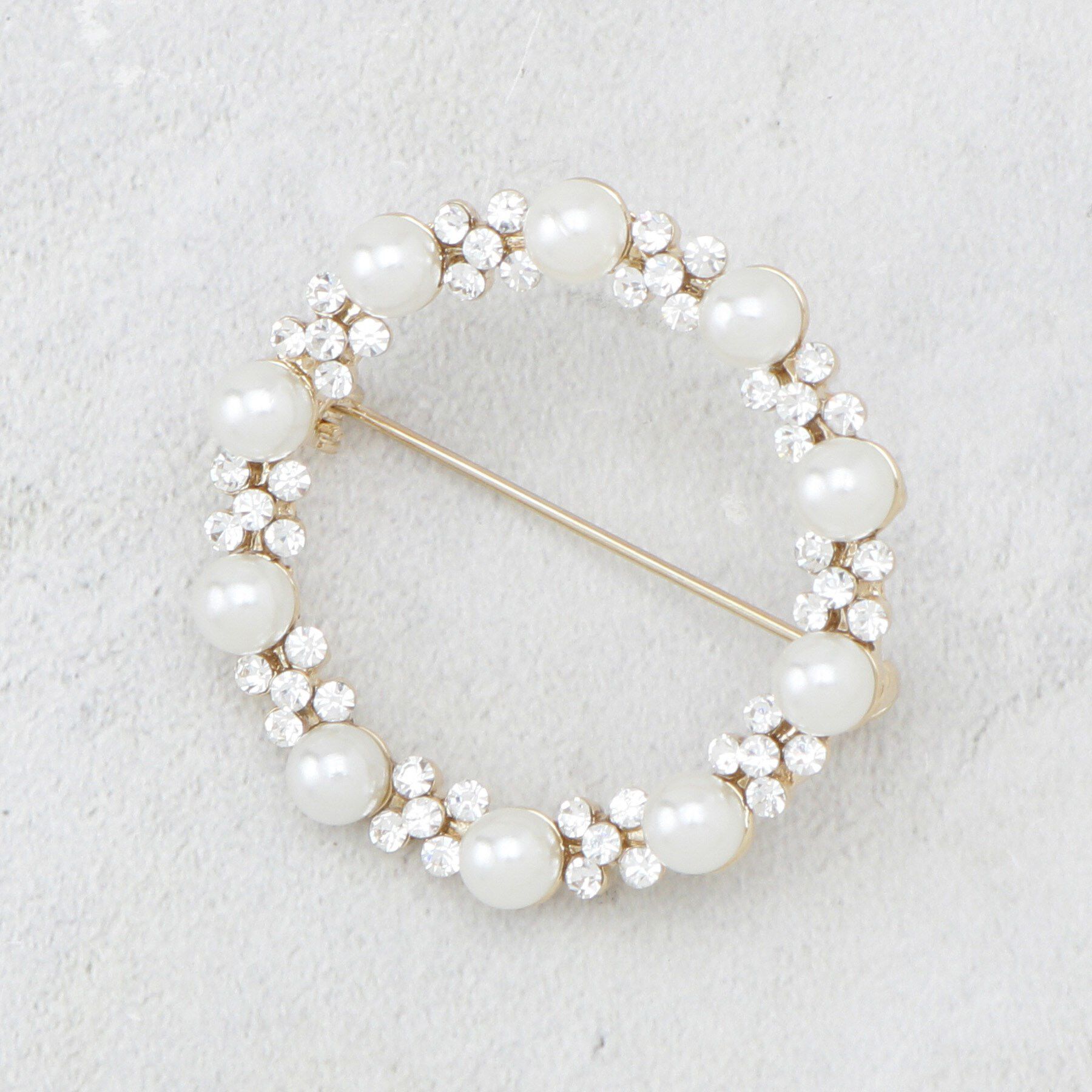 OPAQUE.CLIP「フェイクパール／ビジューサークルブローチ」|ブローチ・コサージュ|