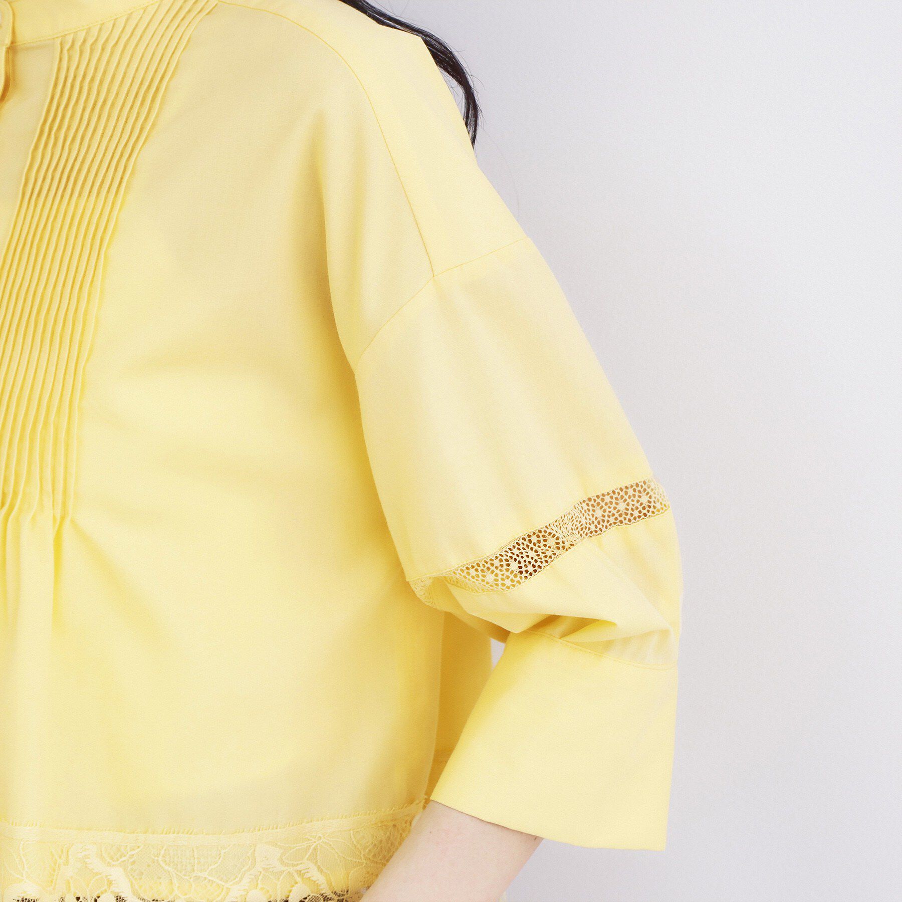 OPAQUE.CLIP「裾レース使いピンタックショートシャツ【洗濯機OK】」|シャツ・ブラウス|