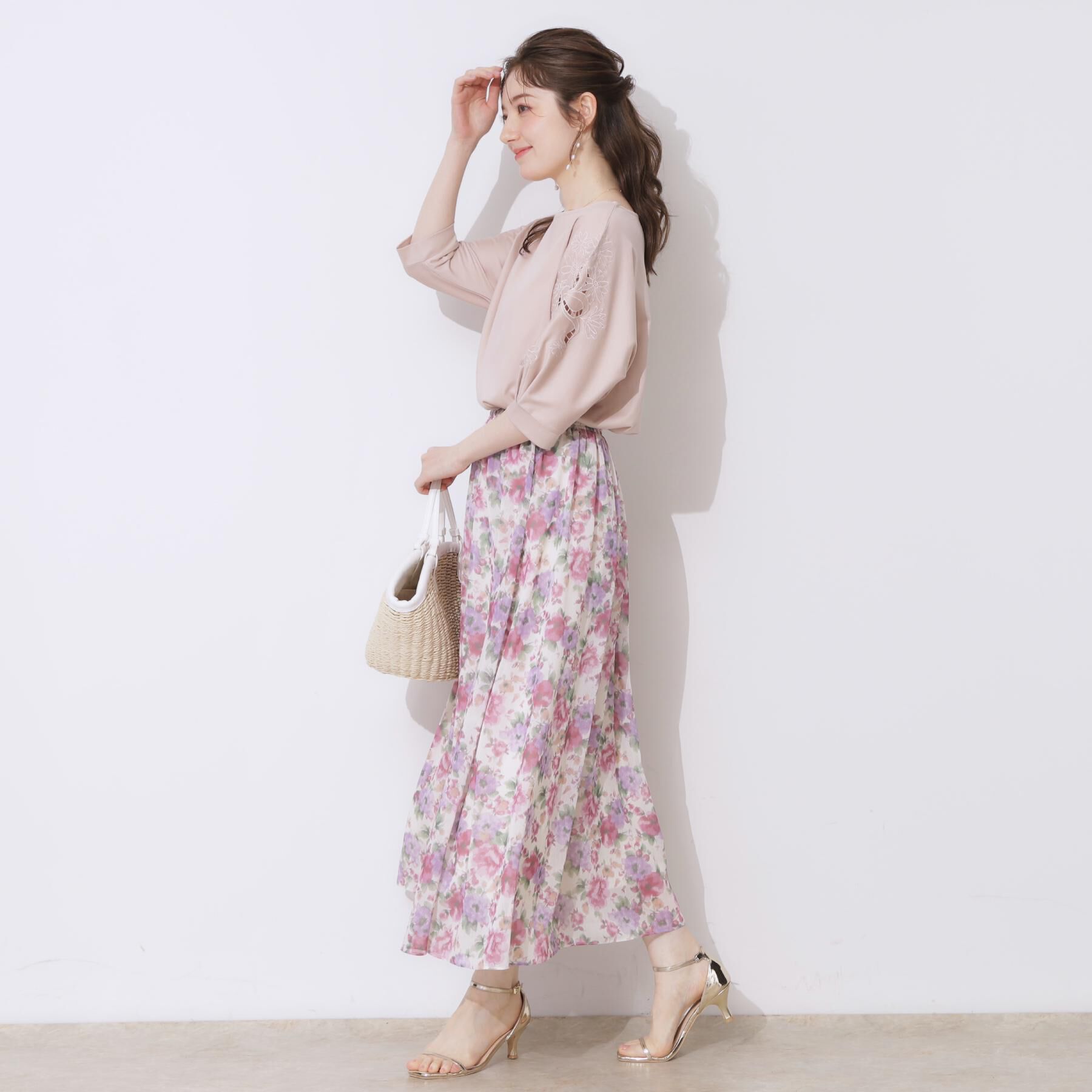 Couture broach「【接触冷感・洗える・UV機能付き・二の腕カバー】デイジー＆リボン エンブロドルマントップス」|Tシャツ・カットソー|