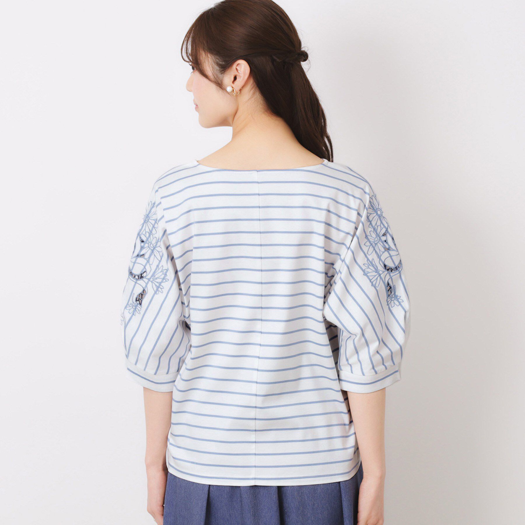 Couture broach「【接触冷感・洗える・UV機能付き・二の腕カバー】デイジー＆リボン エンブロドルマントップス」|Tシャツ・カットソー|