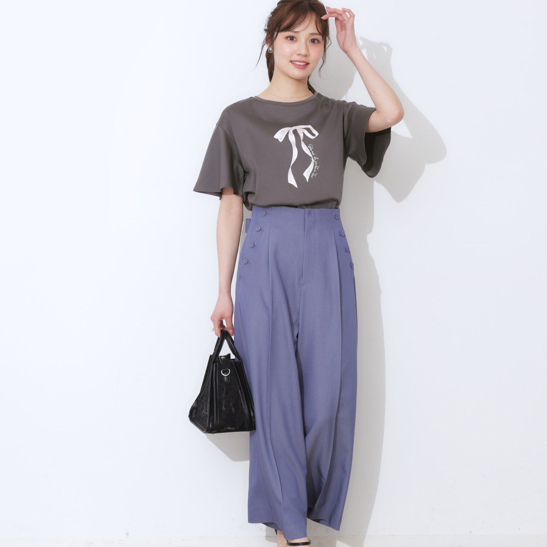 Couture broach「【マシンウォッシャブル・接触冷感・UV機能】60リボンロゴプリント フレアーT」|Tシャツ・カットソー|