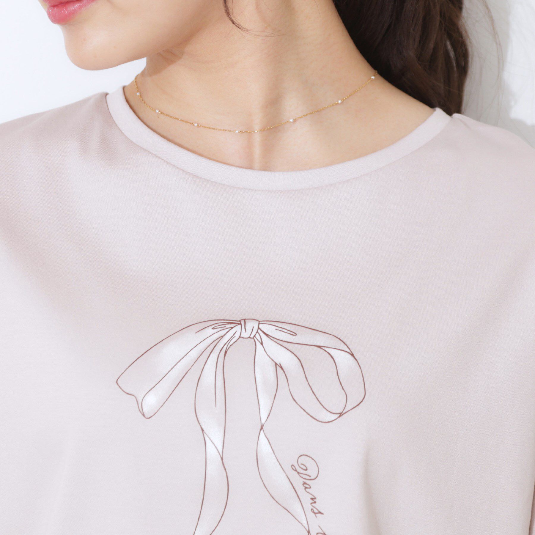 Couture broach「【マシンウォッシャブル・接触冷感・UV機能】60リボンロゴプリント フレアーT」|Tシャツ・カットソー|