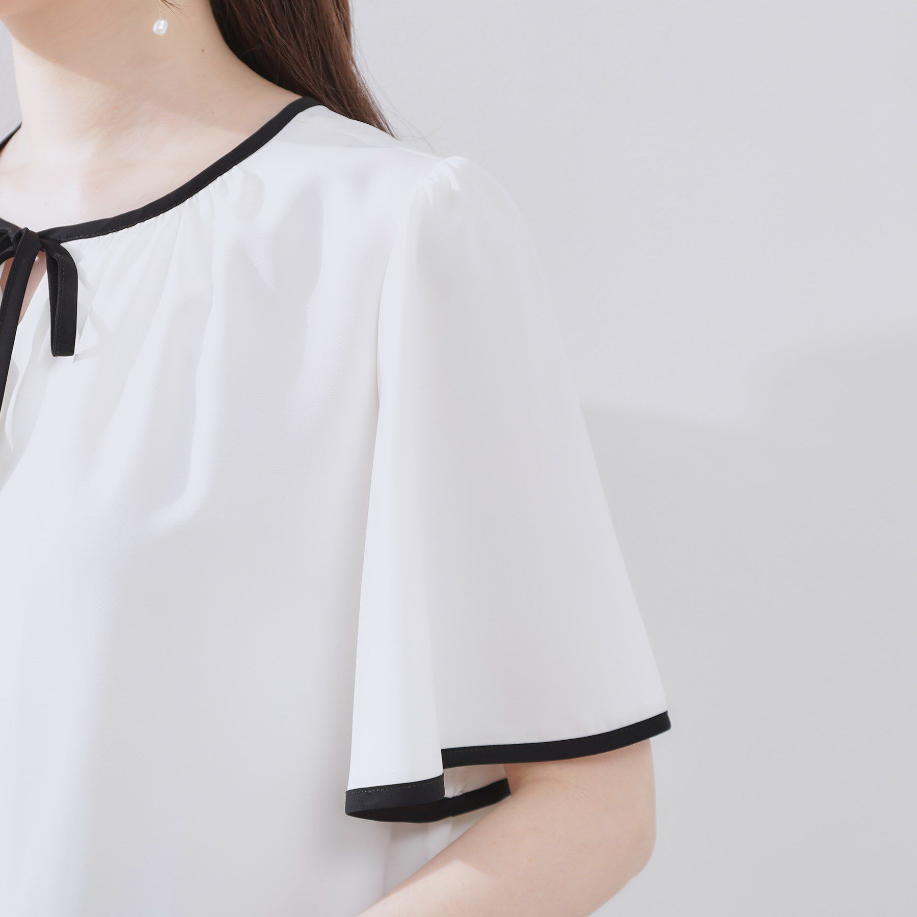 Couture broach「【きれいめ・二の腕カバー・通勤】配色フレア2WAYブラウス」|シャツ・ブラウス|