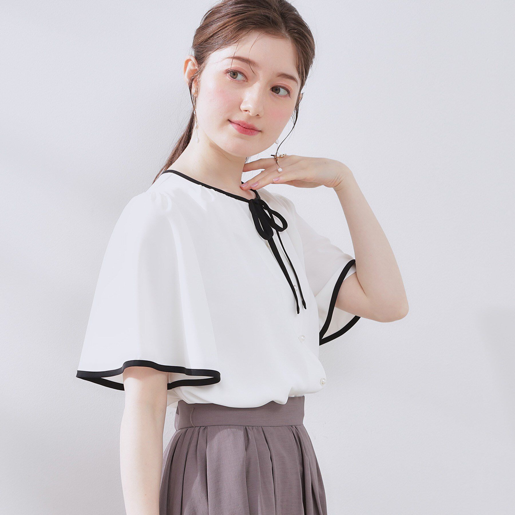 Couture broach「【きれいめ・二の腕カバー・通勤】配色フレア2WAYブラウス」|シャツ・ブラウス|