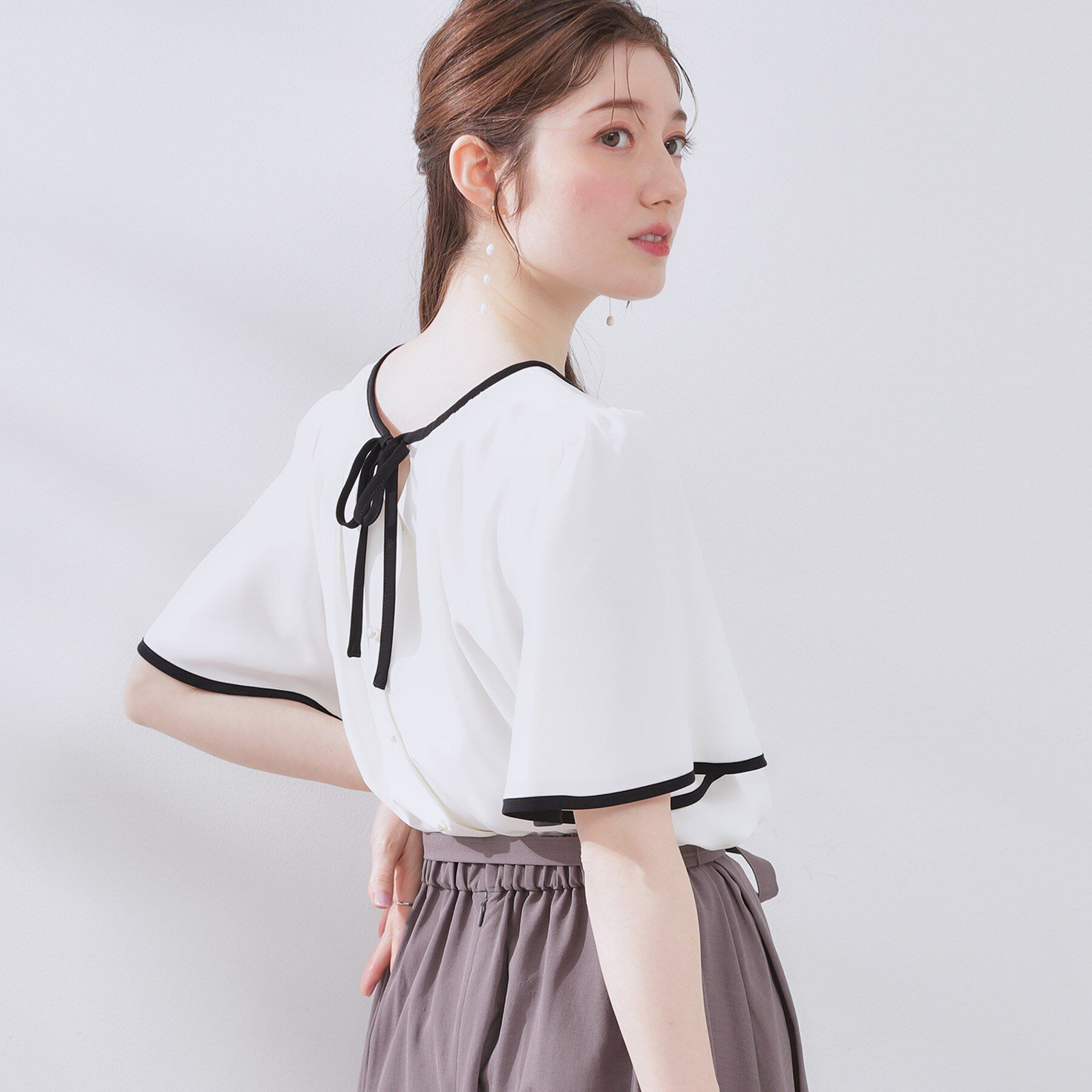 Couture broach「【きれいめ・二の腕カバー・通勤】配色フレア2WAYブラウス」|シャツ・ブラウス|