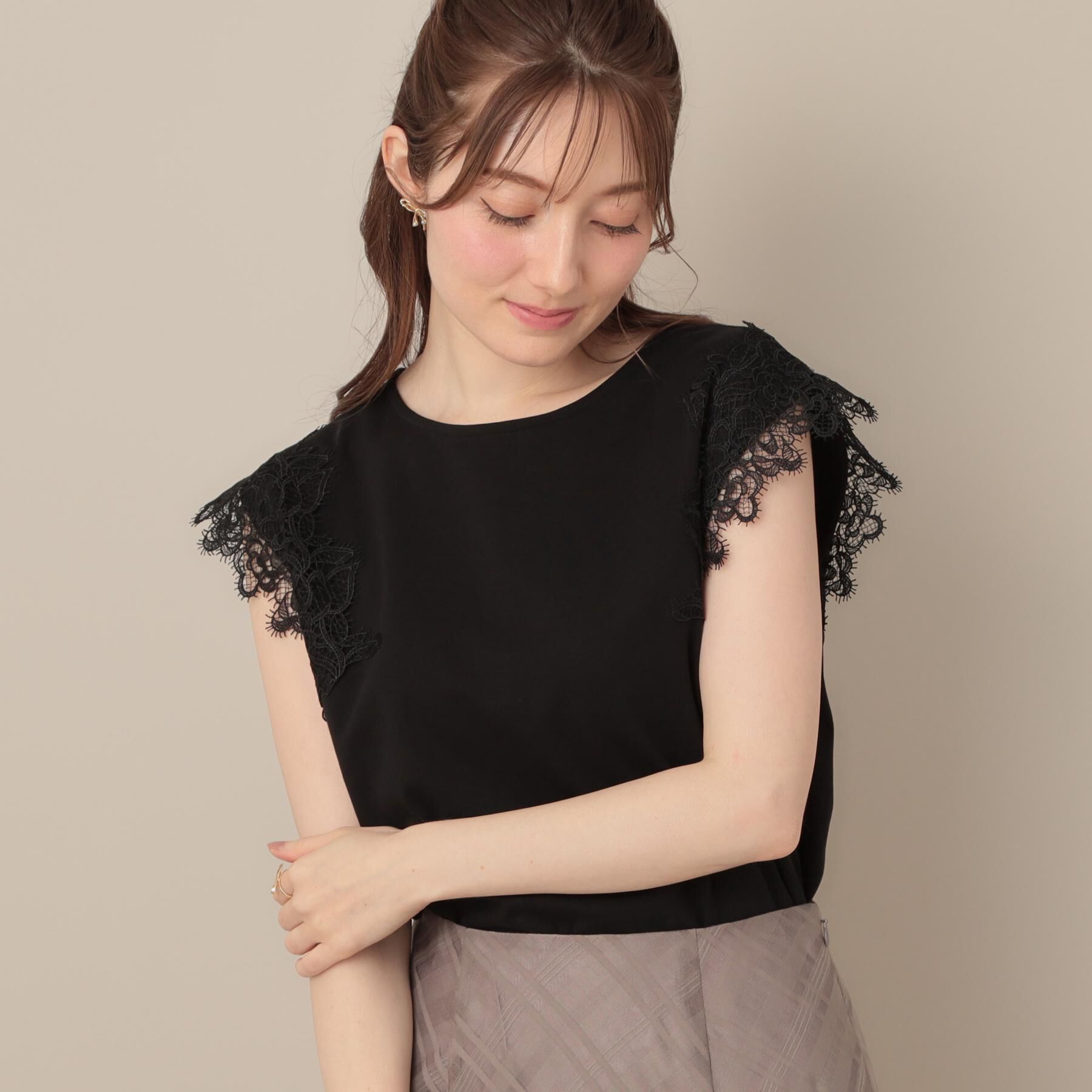 Couture broach「【マシンウォッシャブル・UVケア・接触冷感】フレンチ肩レースカットソー」|Tシャツ・カットソー|