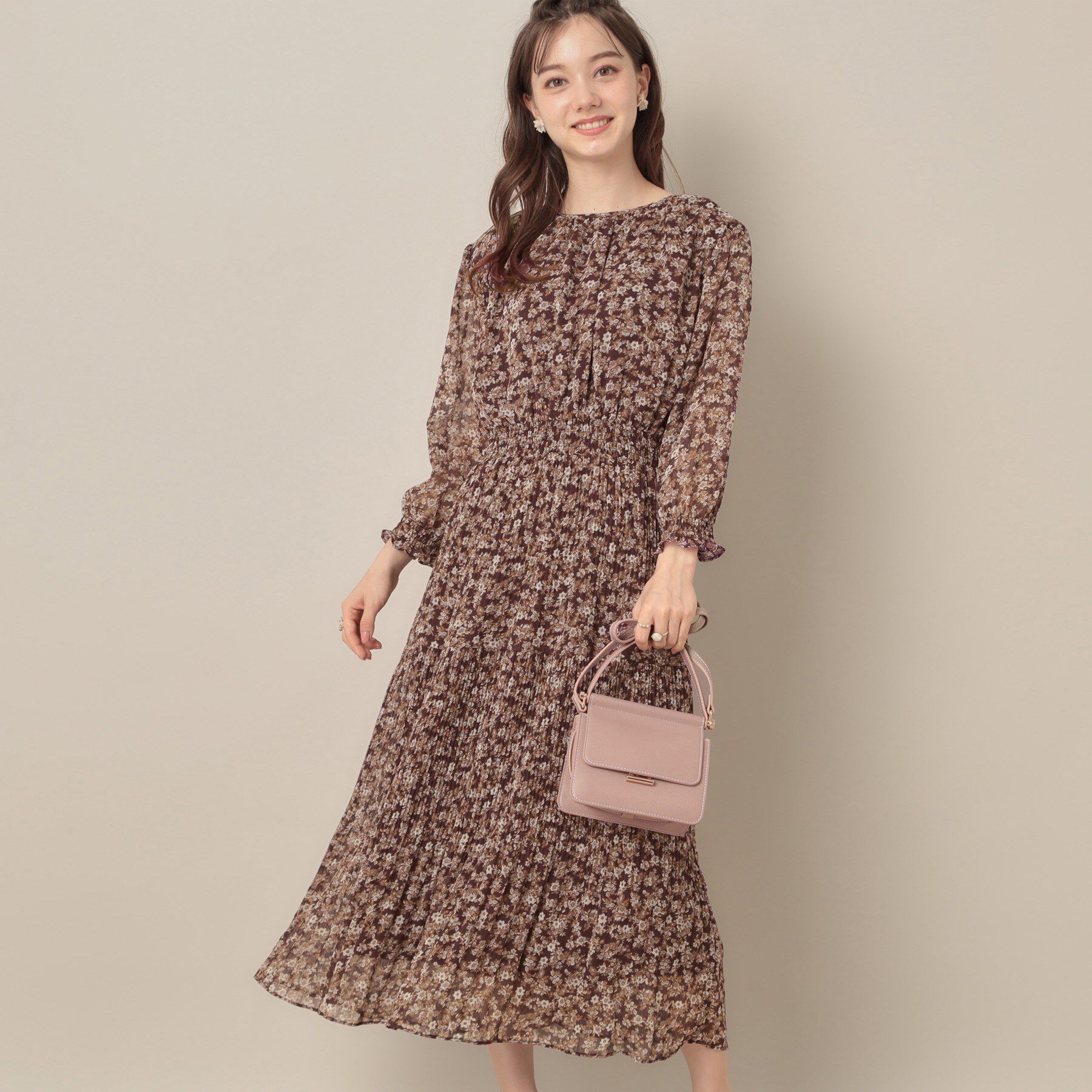 Couture broach「【一枚で着映える・花柄・通勤】前後2WAYシフォン楊柳小花ワンピース」|ワンピース|
