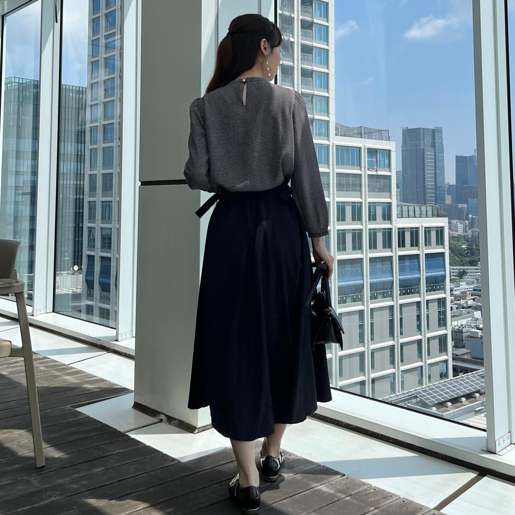 Couture broach「【大人可愛い・パール取り外し・通勤】・タックタイチェック柄ブラウス」|シャツ・ブラウス|