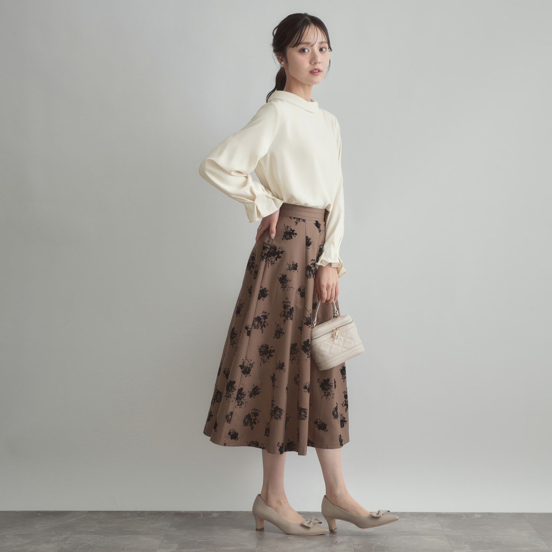 Couture broach「【大人可愛い・通勤】ロールカラーバックリボンブラウス」|シャツ・ブラウス|