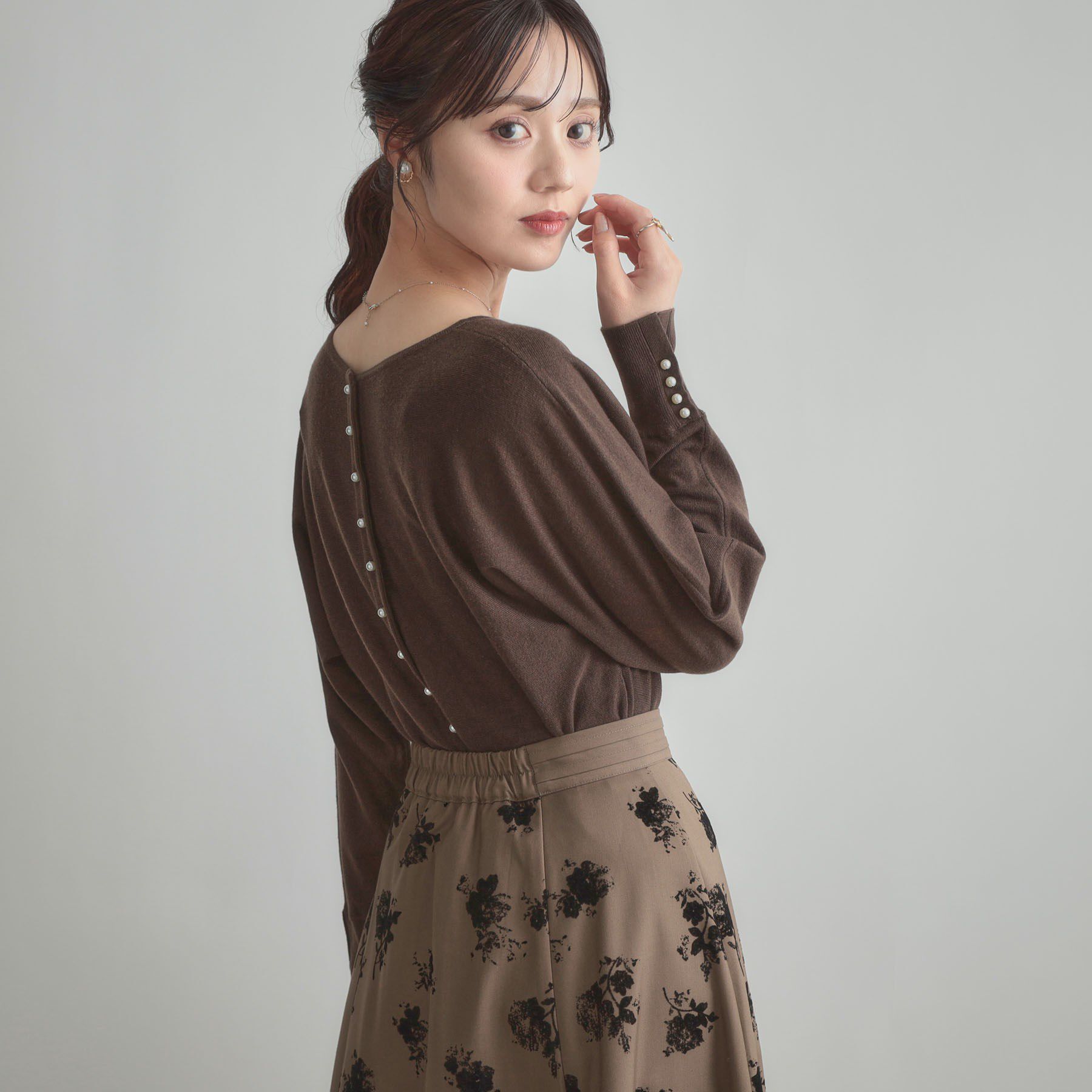 Couture broach「【大人上品・通勤・前後2WAY】バックパール調ドルマンニット」|ニット・セーター|