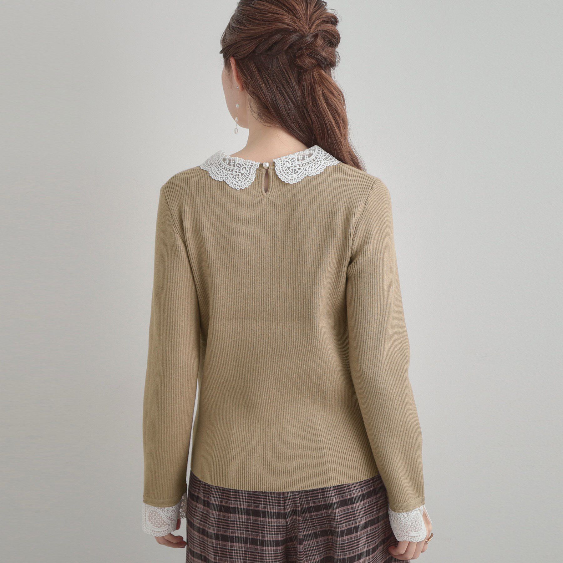 Couture broach「【着映え・フェミニン・通勤】レース衿カフス付きリブニット」|ニット・セーター|