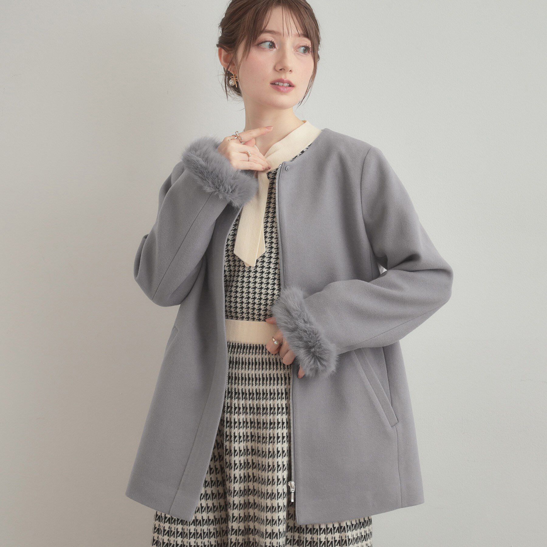 Couture broach「【大人可愛い・フード取り外し可能】フードフェイクファー ハーフ丈コート」|その他|