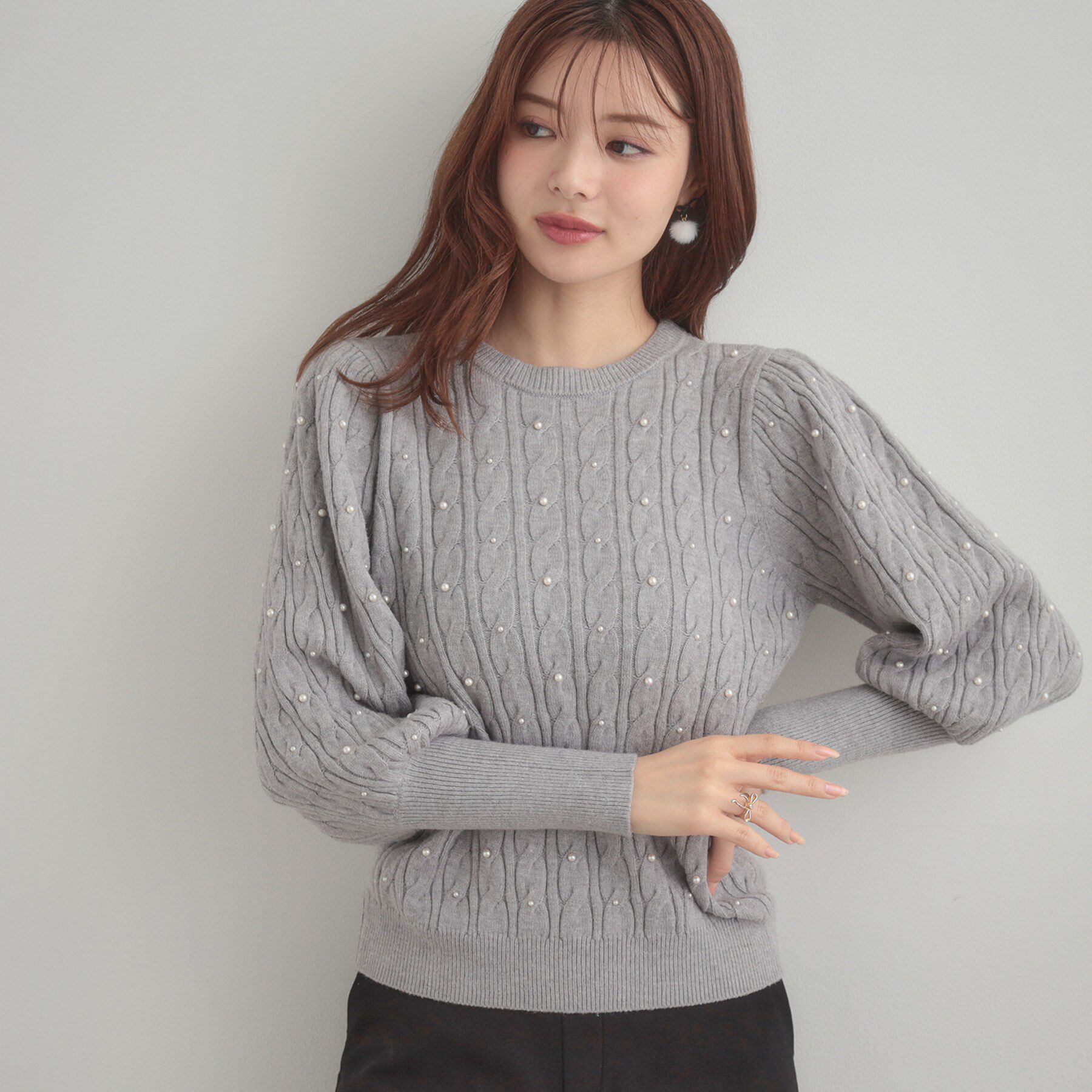 Couture broach「【華やぎ・一枚で着映え】ケーブルパール調ニット」|ニット・セーター|