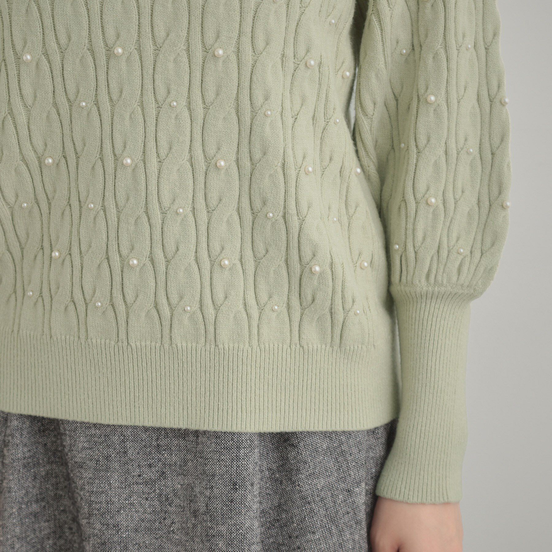 Couture broach「【華やぎ・一枚で着映え】ケーブルパール調ニット」|ニット・セーター|