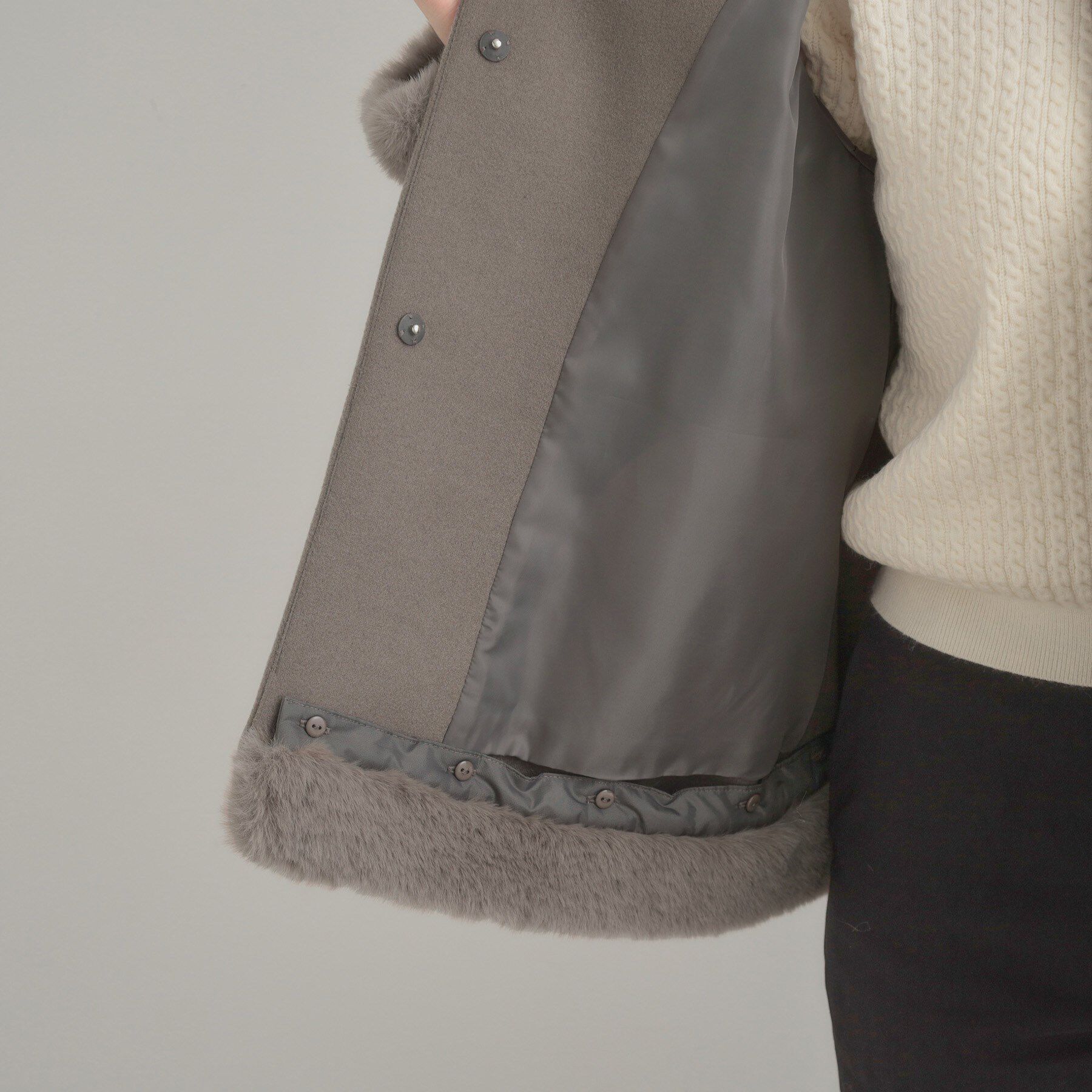 Couture broach「【大人レディ・フェイクファー取り外し可能】ケープ風ショートコート」|ノーカラーコート|