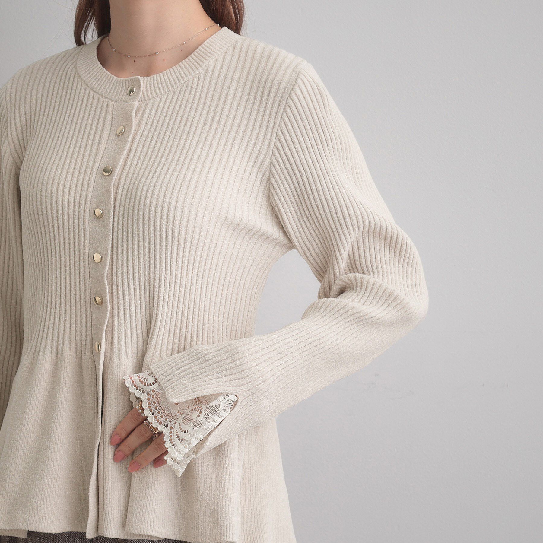 Couture broach「【袖口レース・着映え】短毛モールペプラム カーデ」|カーディガン|
