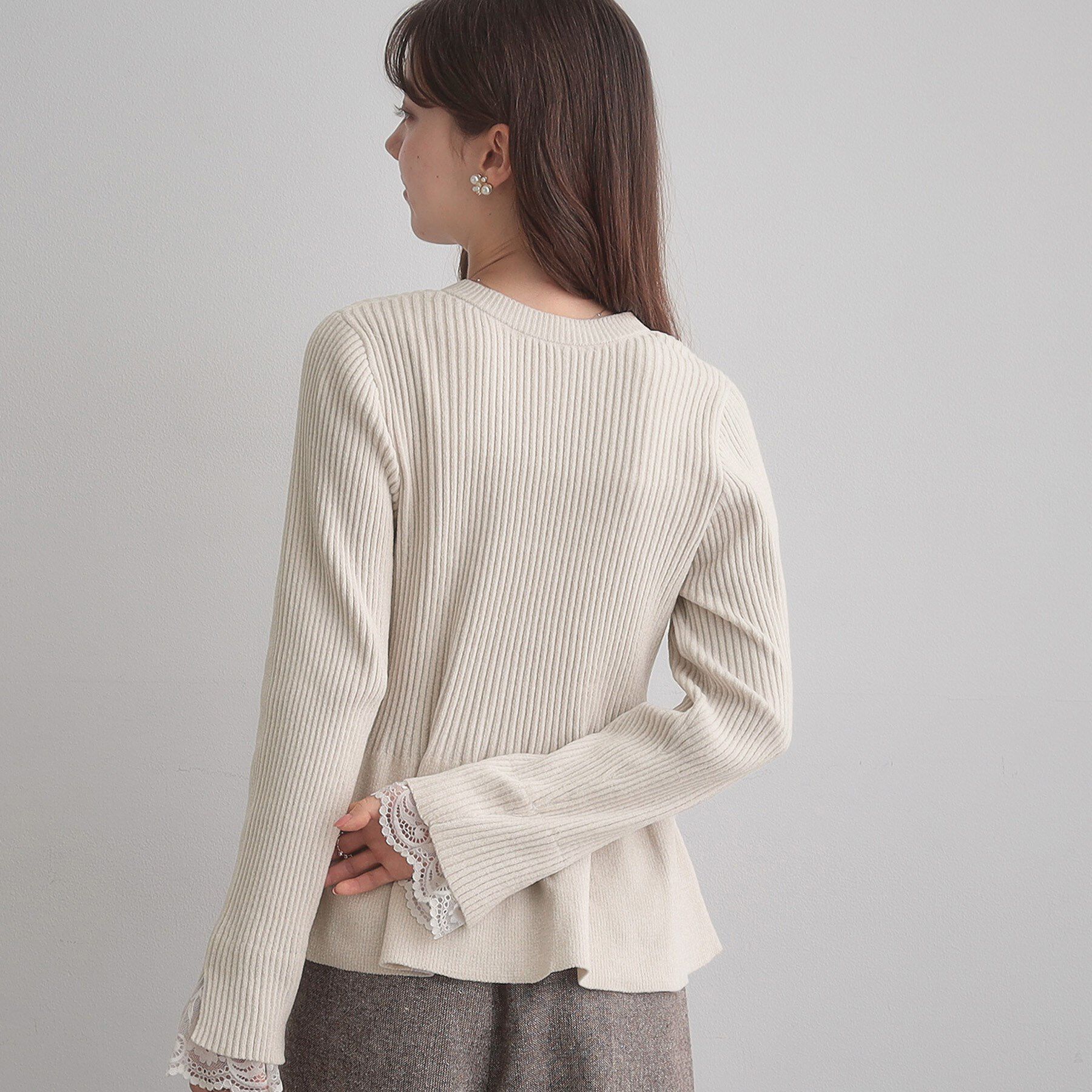 Couture broach「【袖口レース・着映え】短毛モールペプラム カーデ」|カーディガン|
