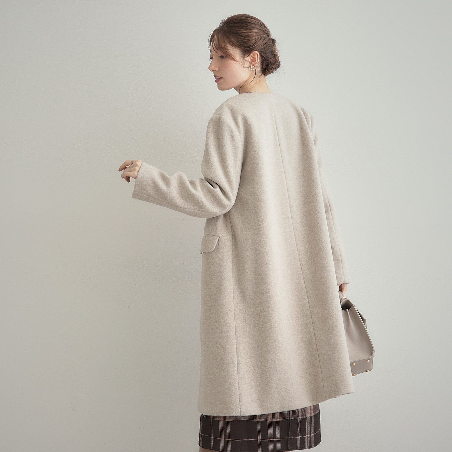 Couture broach「【通勤/ビジューブローチ付き】ノーカラー ロングコート」|ノーカラーコート|