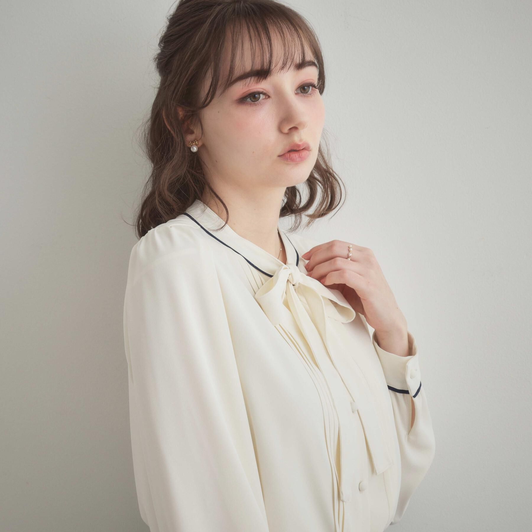 Couture broach「【ハレの日・通勤】配色タックタイブラウス」|シャツ・ブラウス|