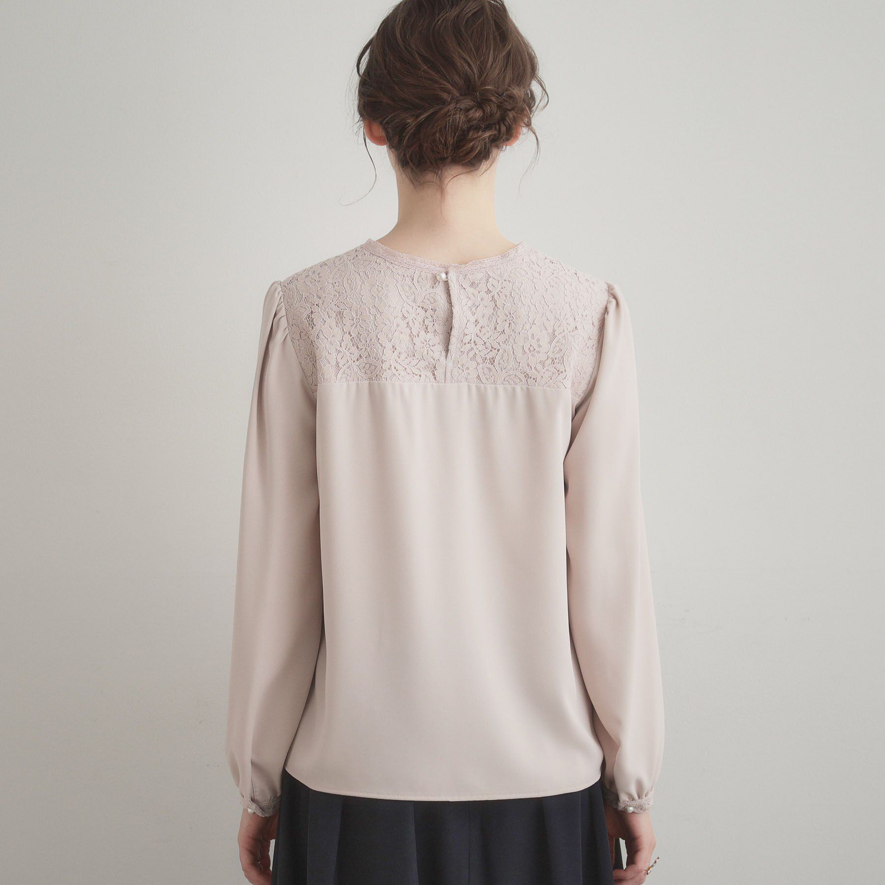 Couture broach「【ハレの日・通勤】レースドッキング ブラウス」|シャツ・ブラウス|
