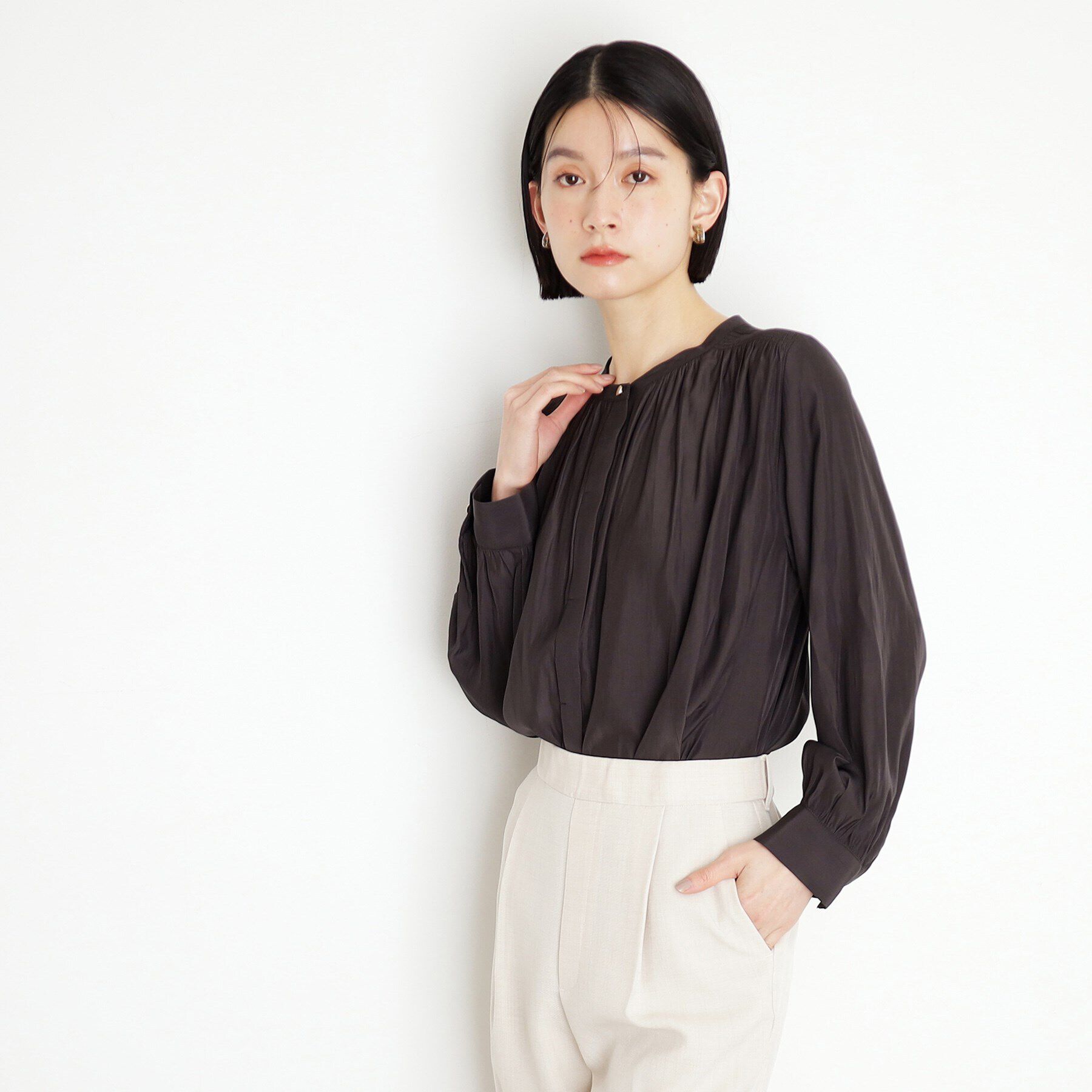 THE SHOP TK「【通勤/セレモニー】ヴィンテージサテンブラウス/洗える」|シャツ・ブラウス|スミクロ(018)