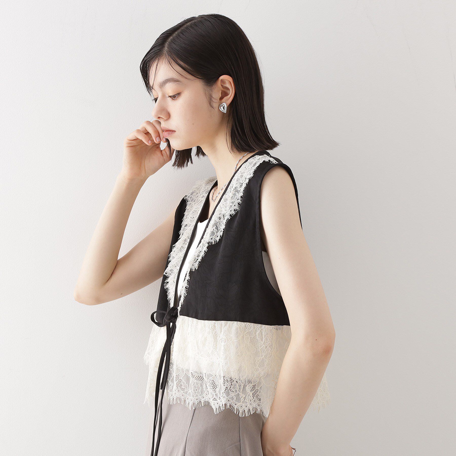THE SHOP TK「レースフリルサテンベスト【洗える】」|ベスト・ジレ|