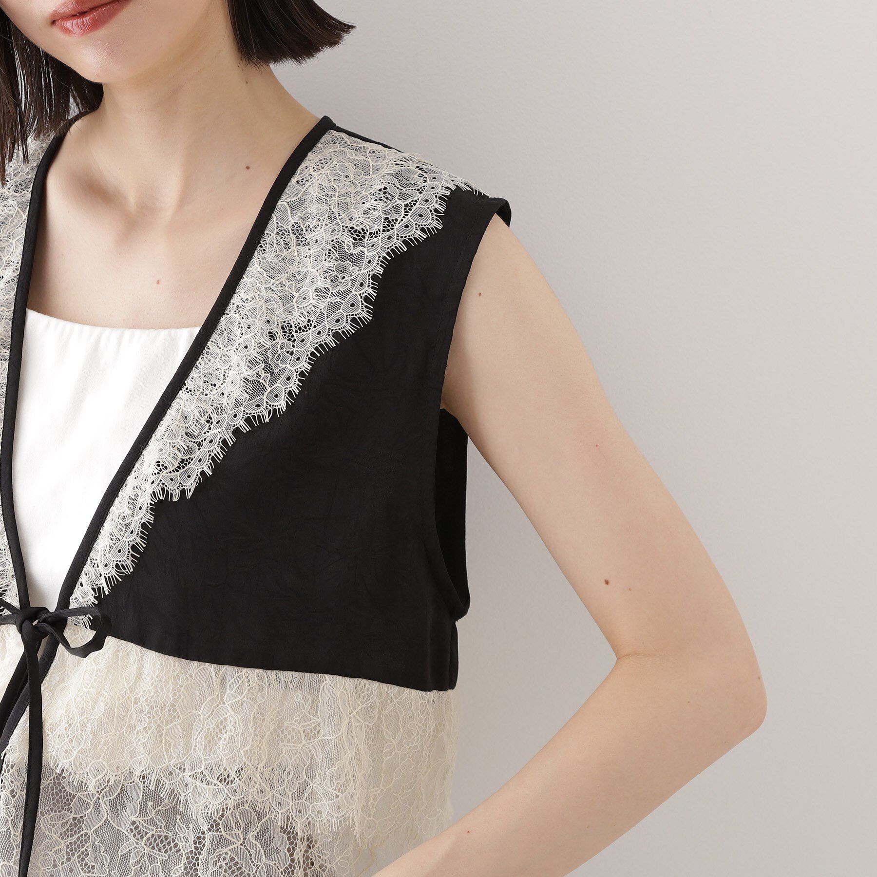 THE SHOP TK「レースフリルサテンベスト【洗える】」|ベスト・ジレ|