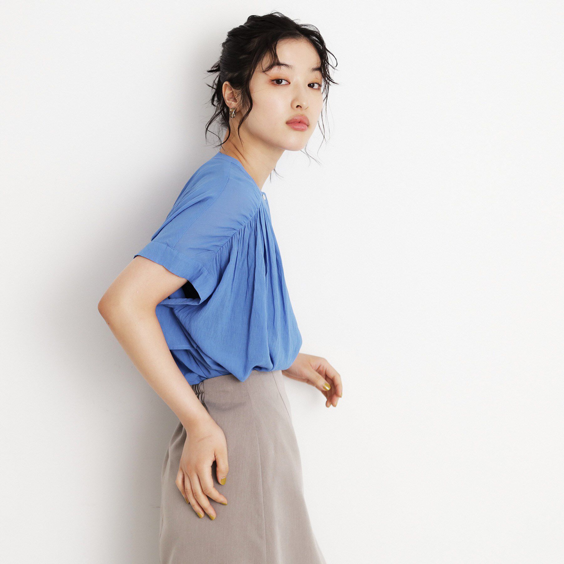 THE SHOP TK「麻調シアーフリルギャザーブラウス【洗える】」|シャツ・ブラウス|