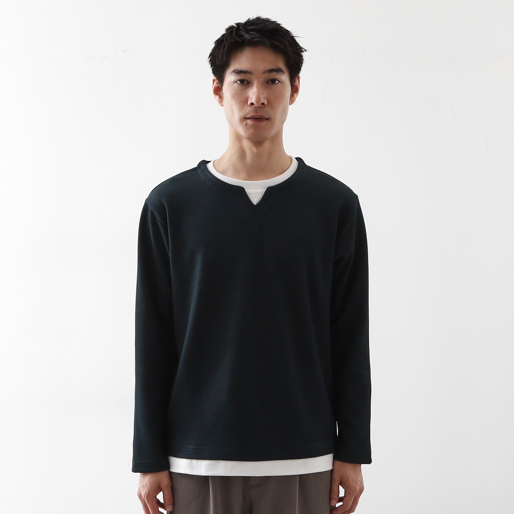 THE SHOP TK「【一枚でコーディネートが完成！】レイヤード風キーネック長袖Tシャツ 洗濯機OK」|Tシャツ・カットソー|