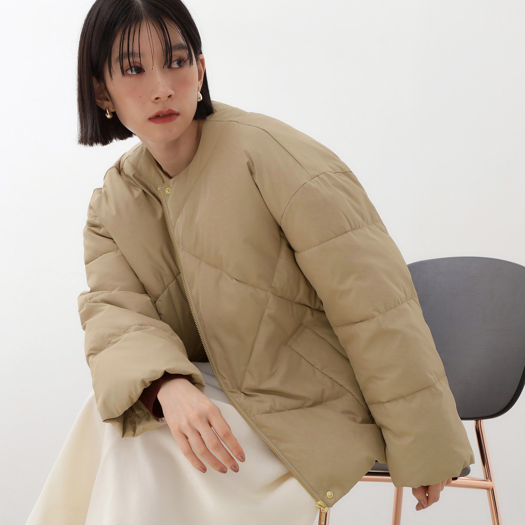 THE SHOP TK「きれいめにもカジュアルにも ノーカラーキルトジャケット」|ダウン|ベージュ(052)